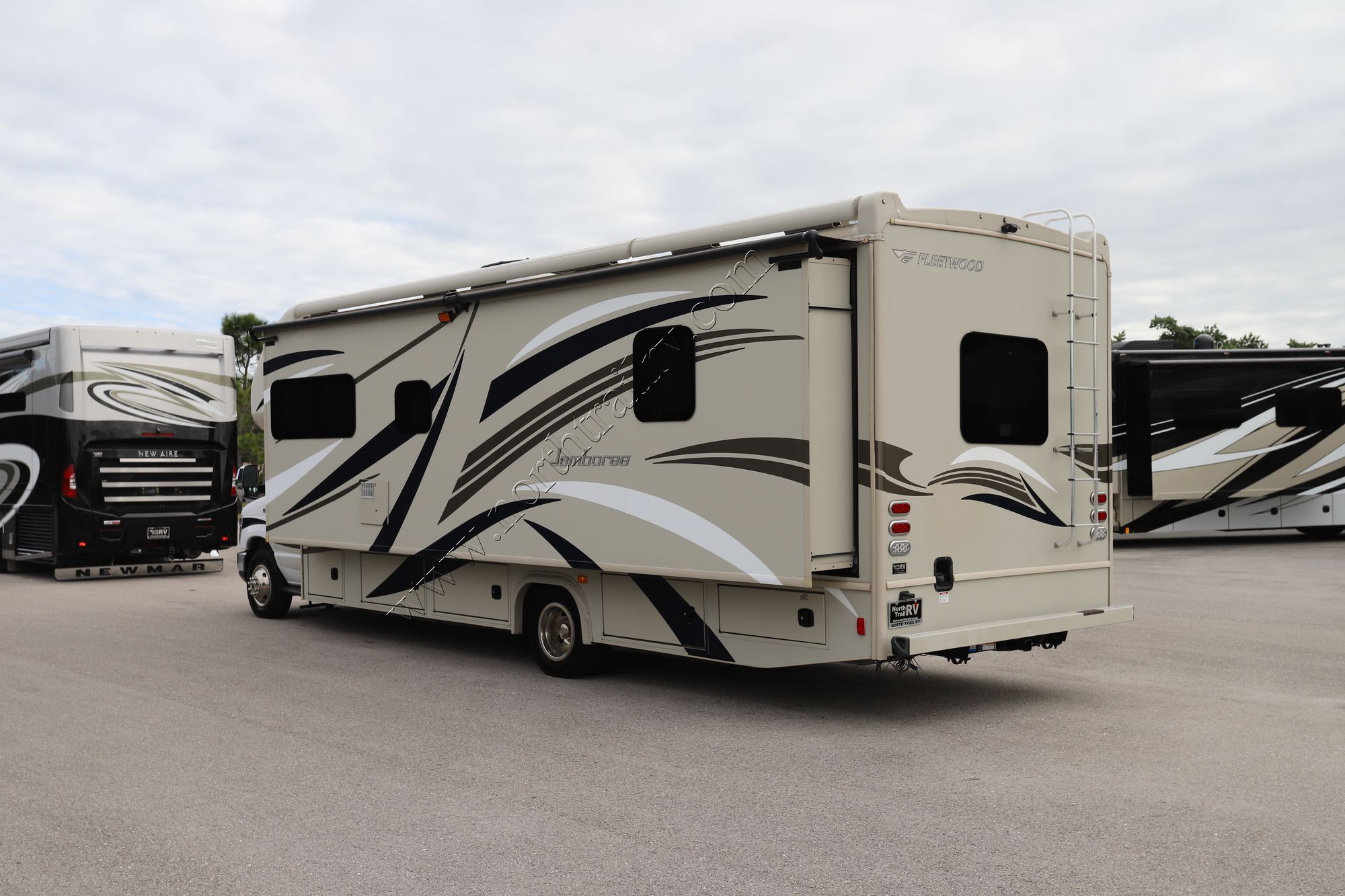 Used 2017 Fleetwood Jamboree 30F Class C  For Sale