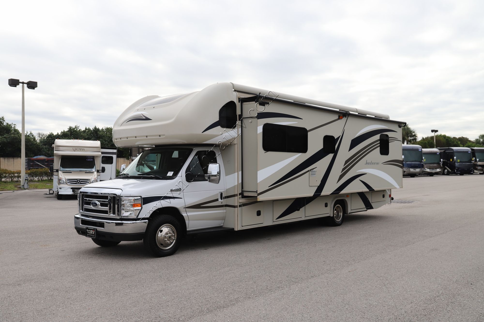 Used 2017 Fleetwood Jamboree 30F Class C  For Sale