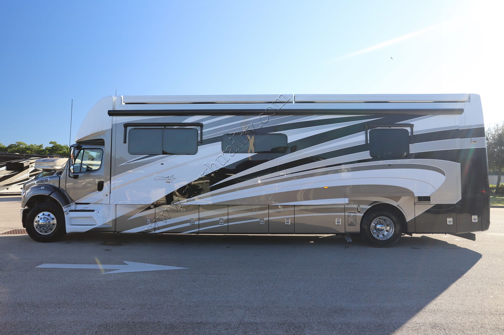 New 2022 Newmar Super Star 4061 Super C  For Sale