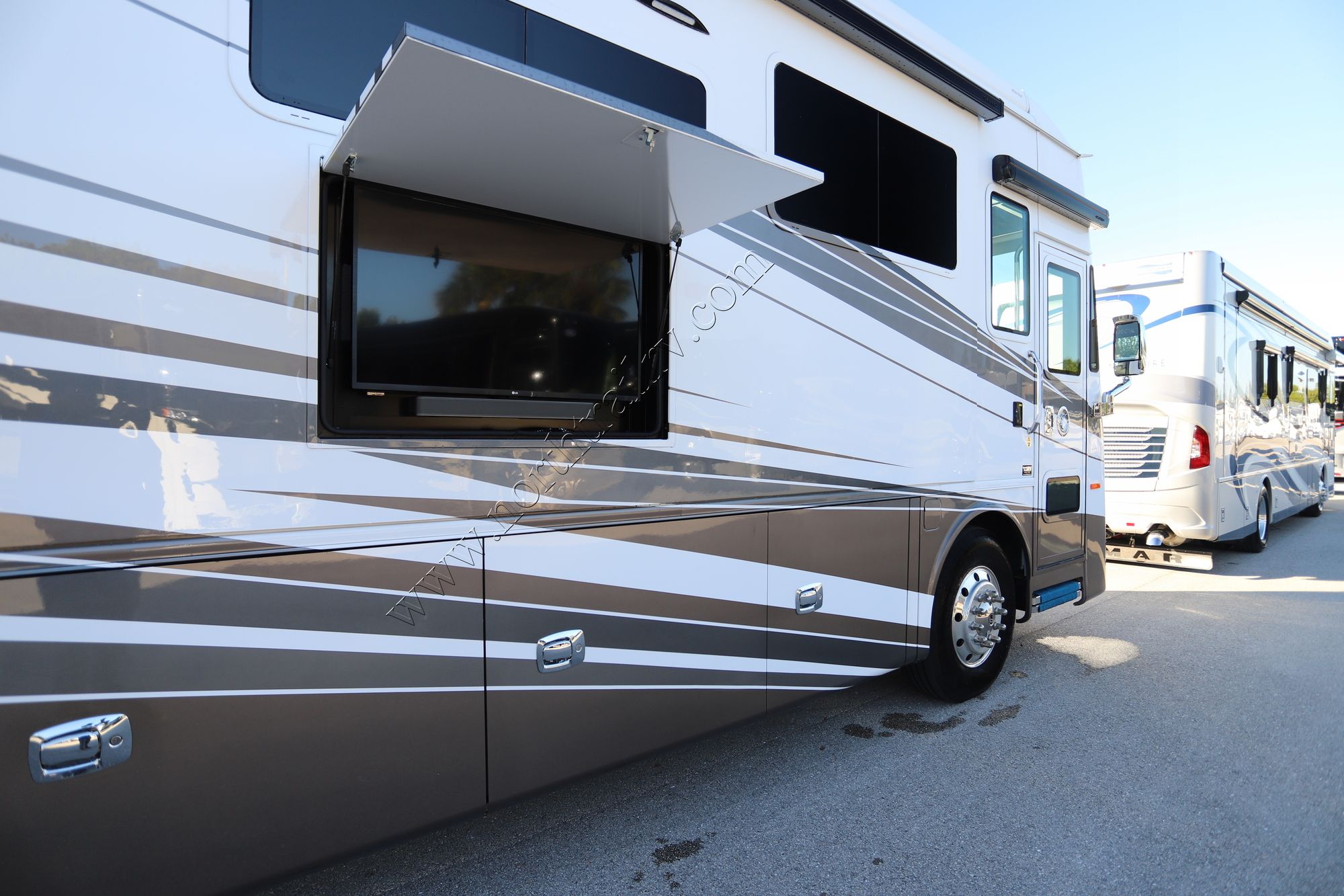 Used 2022 Tiffin Motor Homes Phaeton 40IH Class A  For Sale