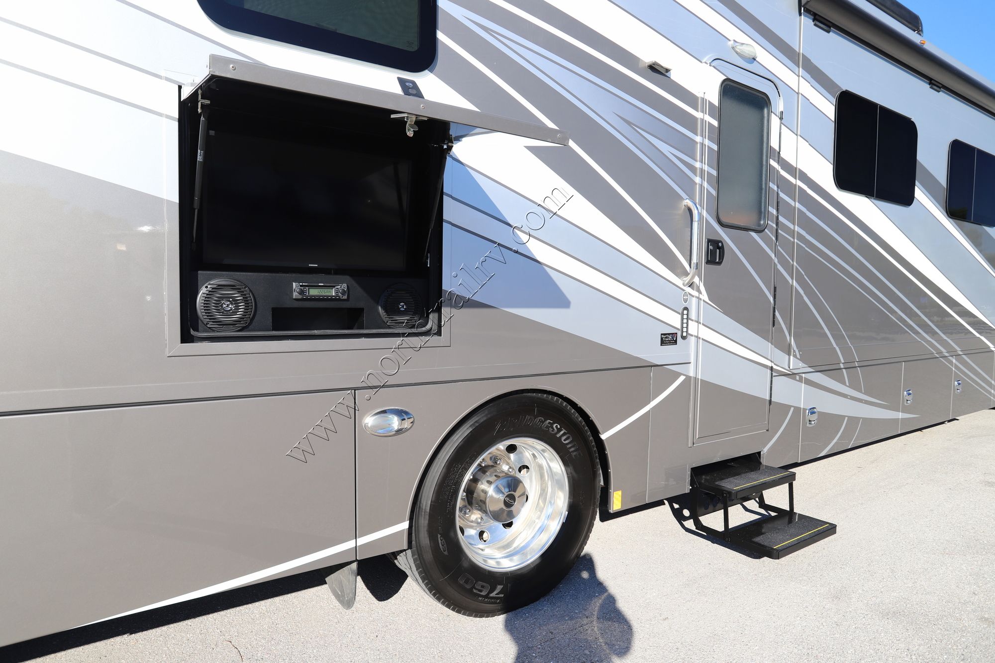 Used 2019 Renegade Rv Verona Le 40LRB Super C  For Sale