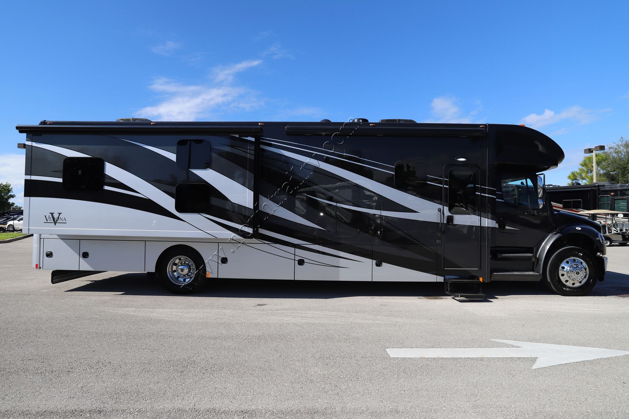 New 2022 Renegade Rv Verona 40VBH Super C  For Sale