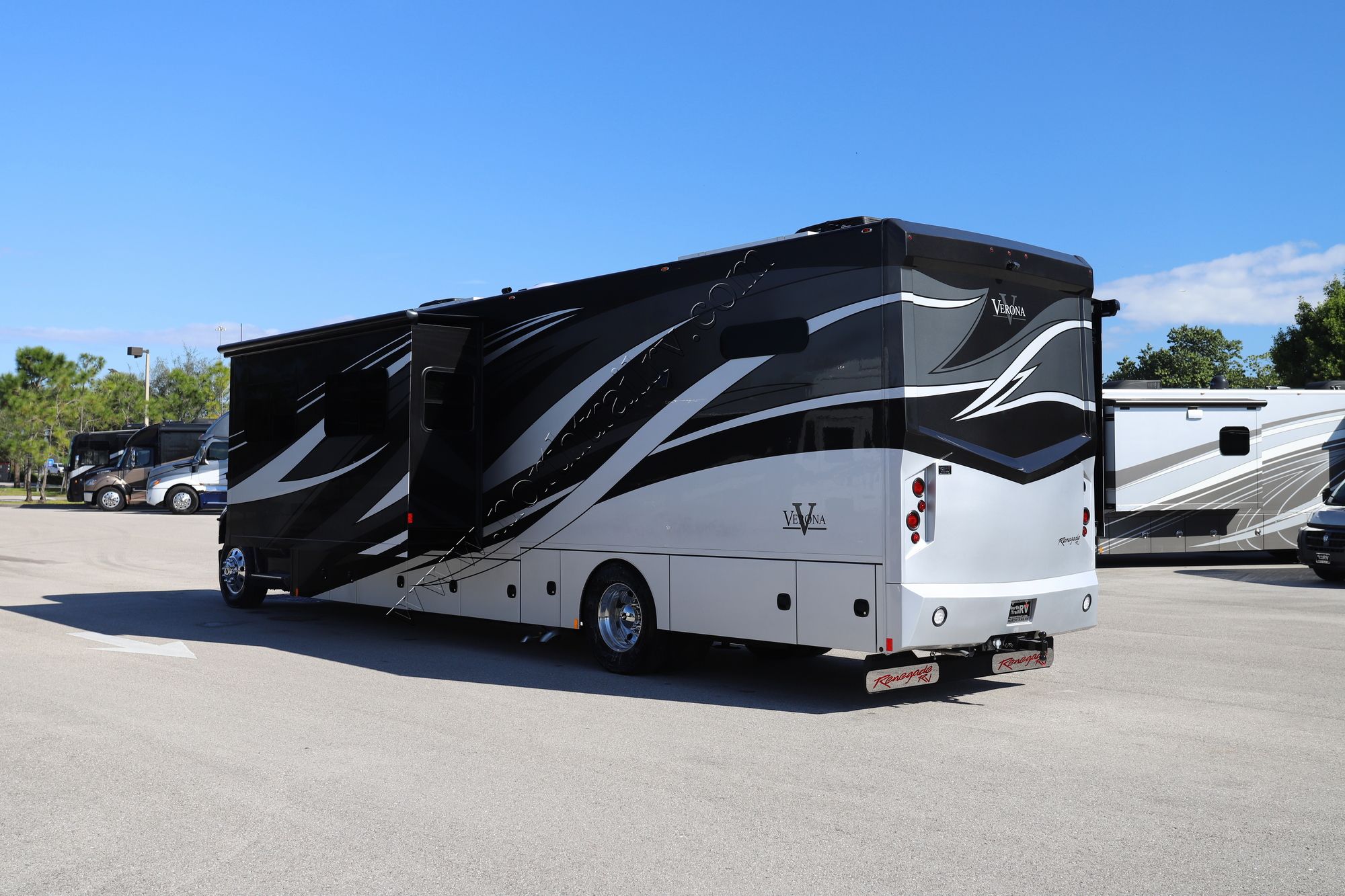 New 2022 Renegade Rv Verona 40VBH Super C  For Sale