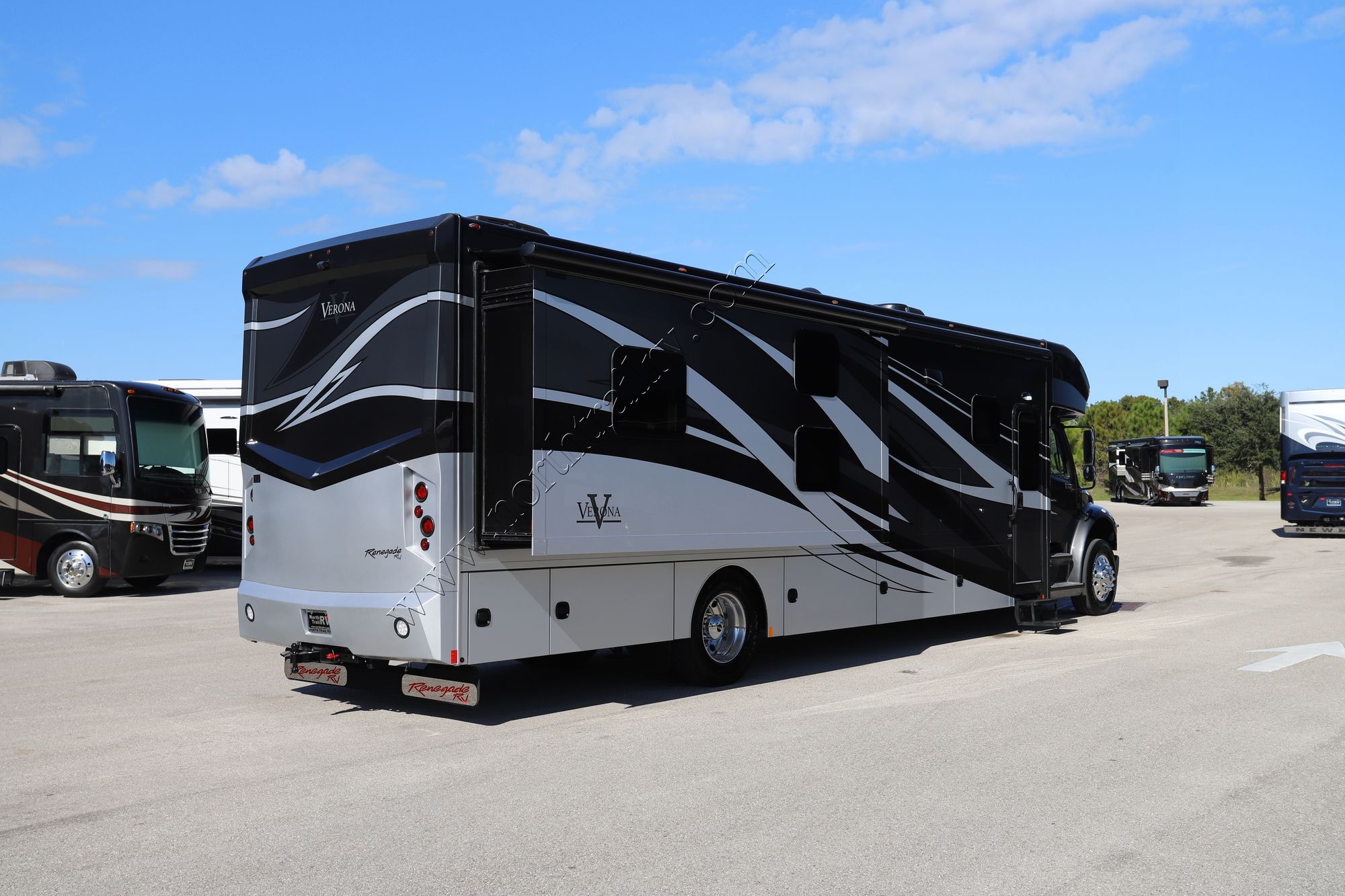 New 2022 Renegade Rv Verona 40VBH Super C  For Sale