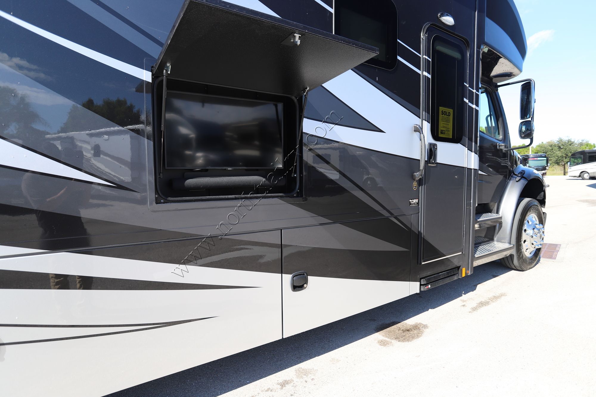 New 2022 Renegade Rv Verona 40VBH Super C  For Sale