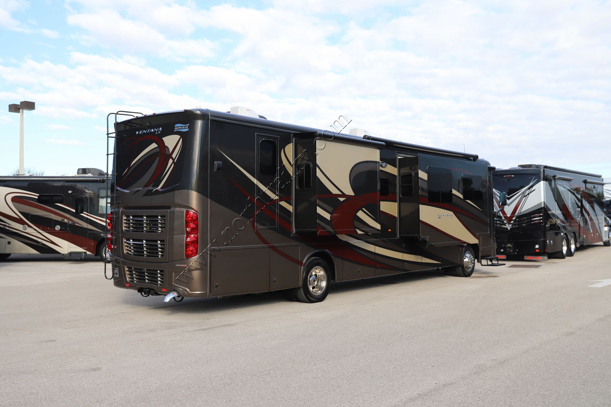 Used 2019 Newmar Ventana Le 4002 Class A  For Sale