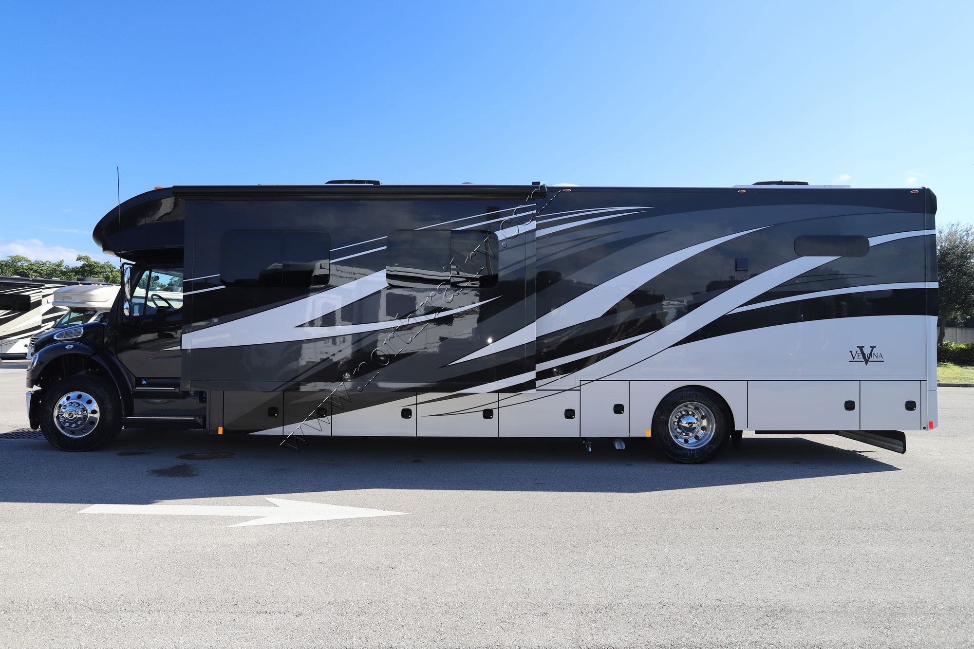 New 2022 Renegade Rv Verona 40VBH Super C  For Sale