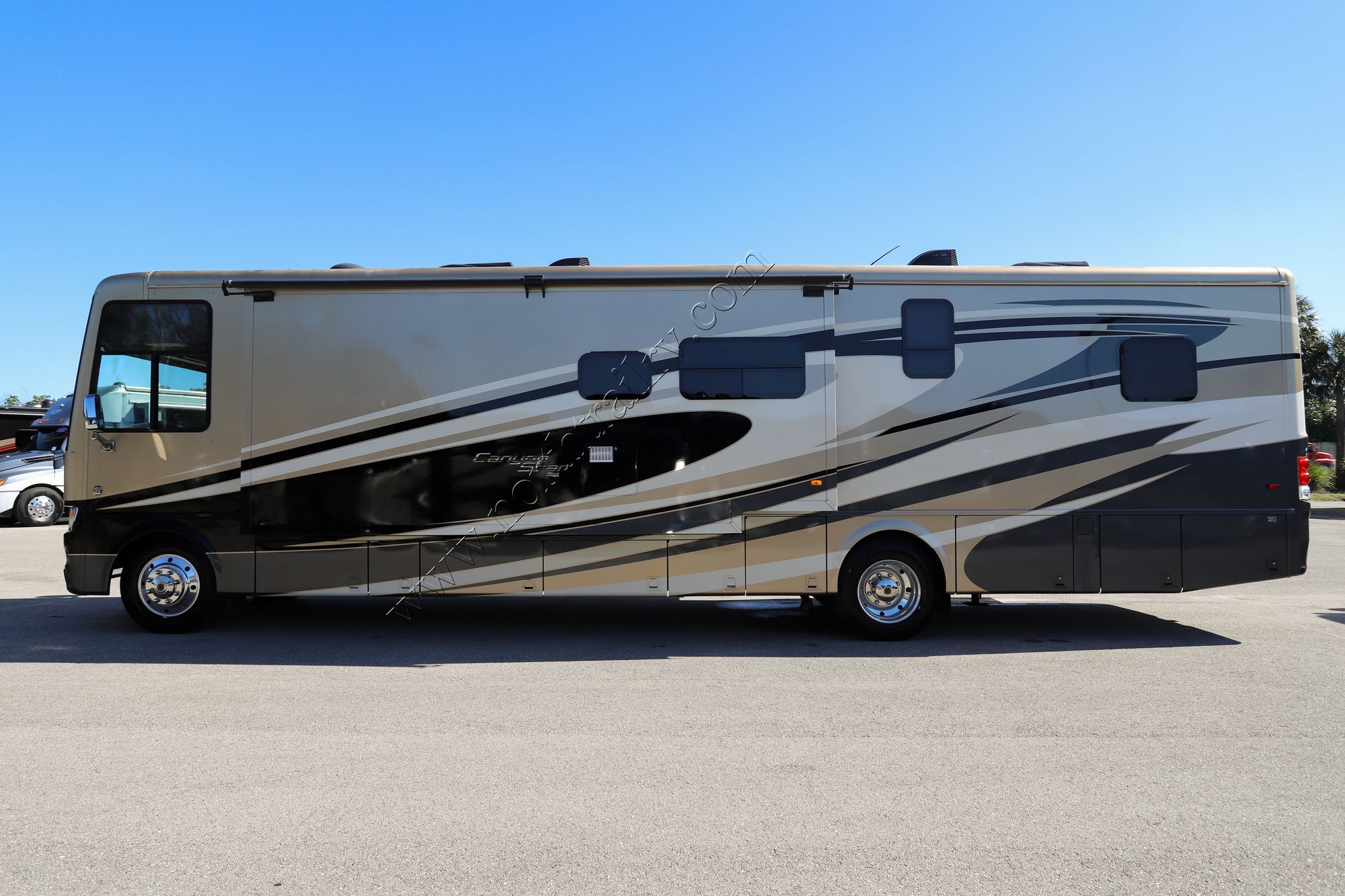 Used 2015 Newmar Canyon Star 3919 Class A  For Sale