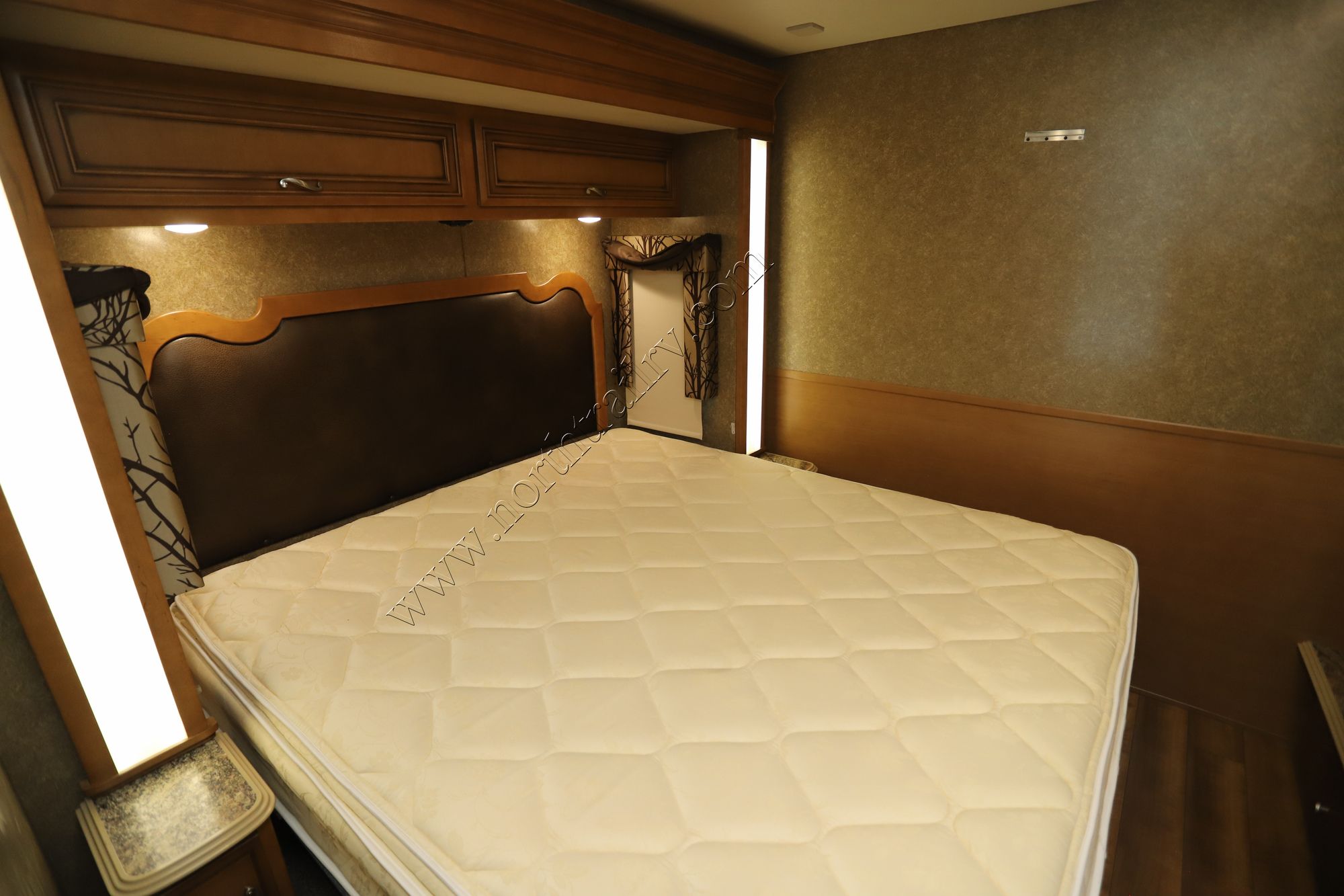 Used 2015 Newmar Canyon Star 3919 Class A  For Sale