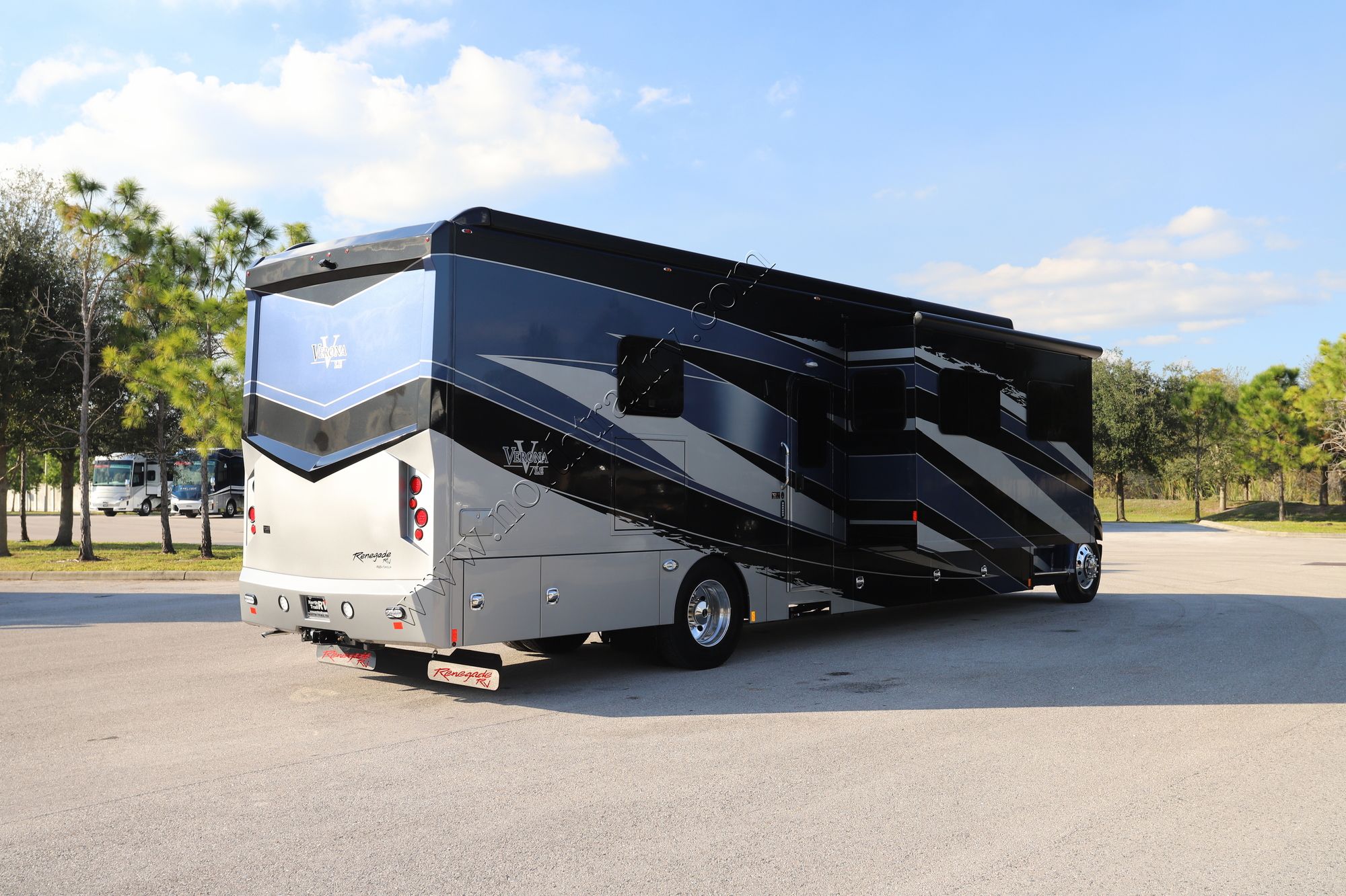 Used 2021 Renegade Rv Verona Le 40LRB Super C  For Sale