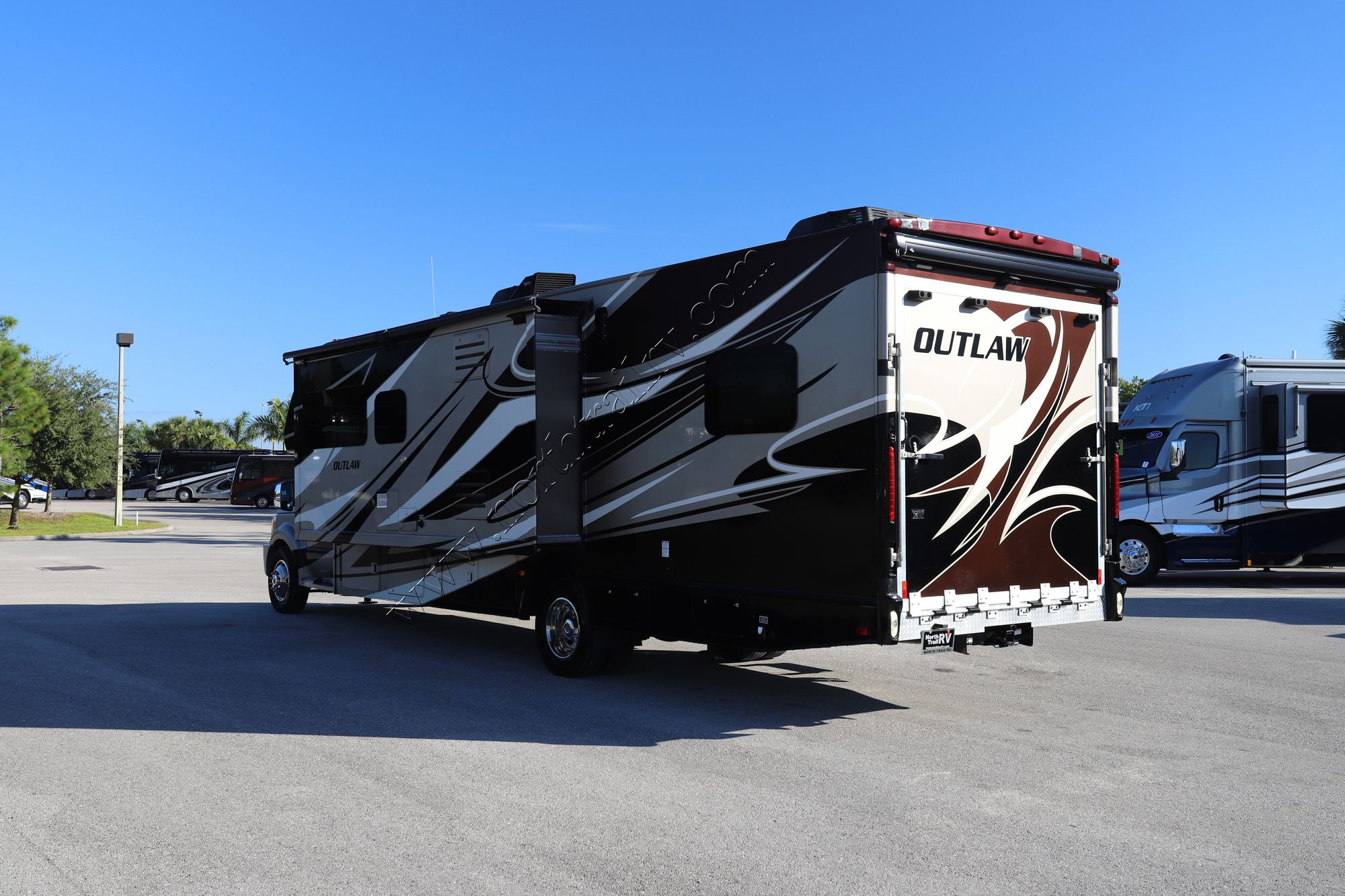 Used 2015 Thor Outlaw 35SG Class C  For Sale