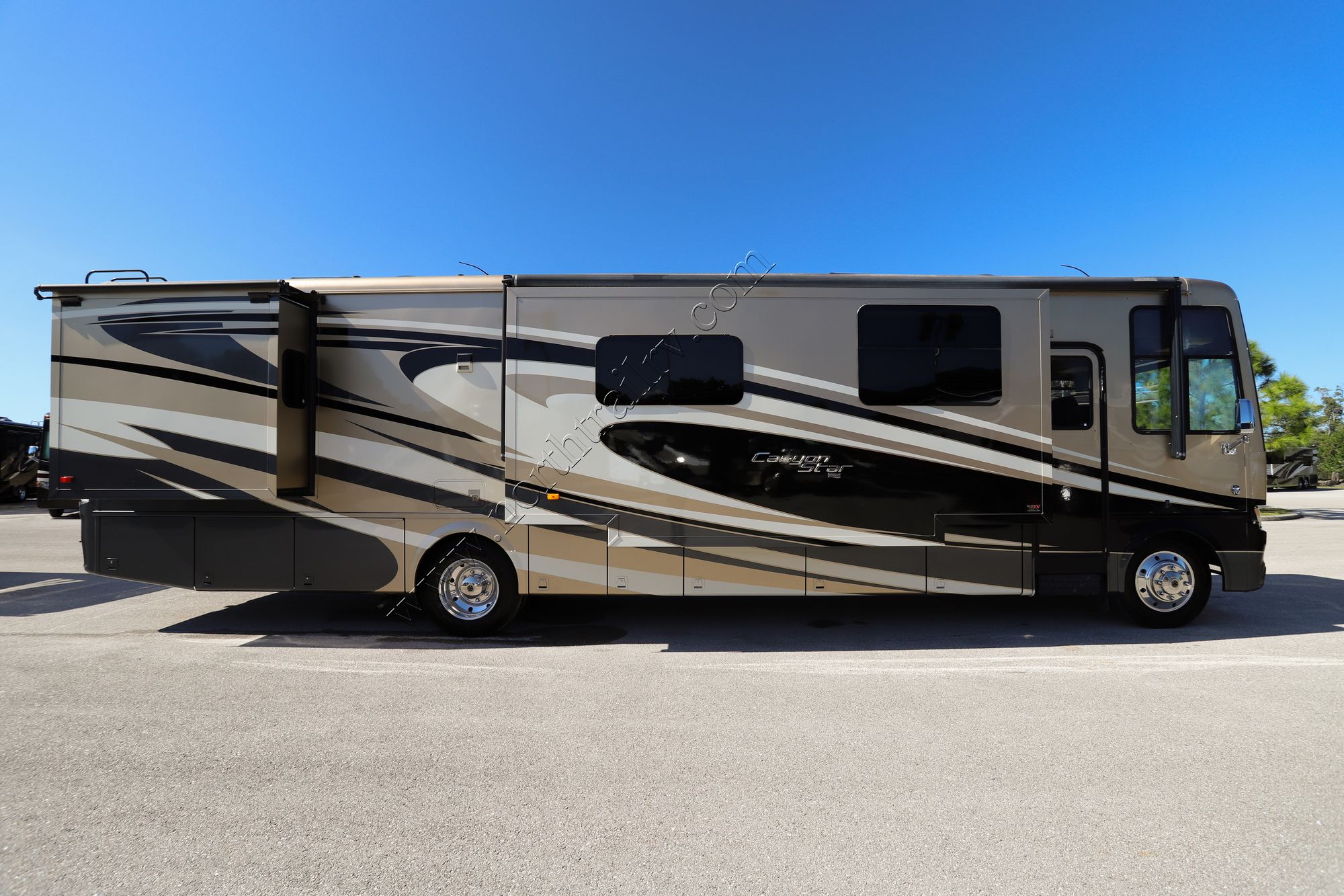 Used 2015 Newmar Canyon Star 3919 Class A  For Sale