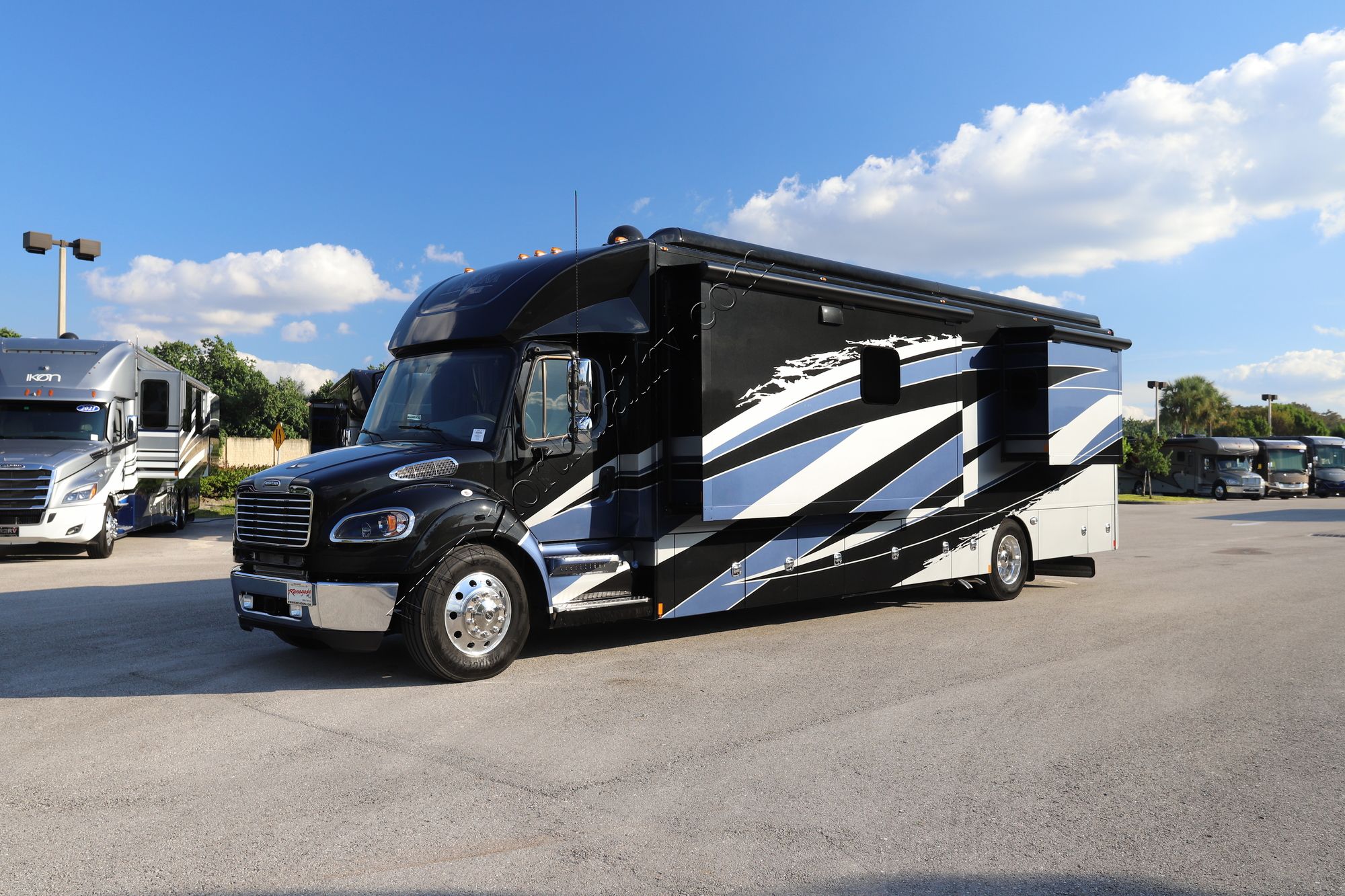 Used 2021 Renegade Rv Verona Le 40LRB Super C  For Sale