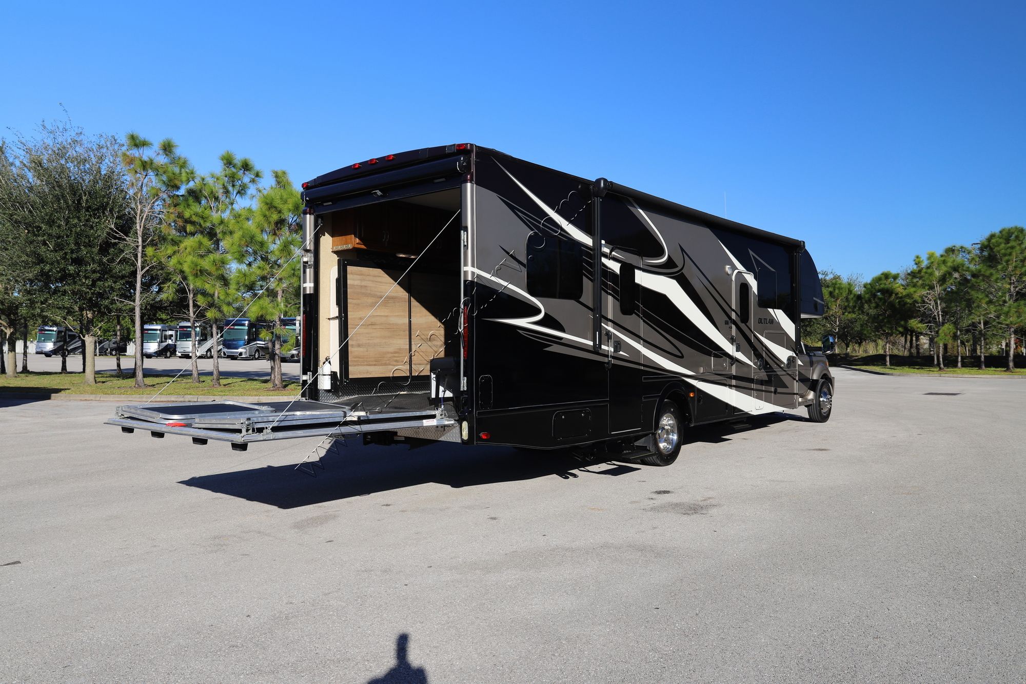 Used 2015 Thor Outlaw 35SG Class C  For Sale