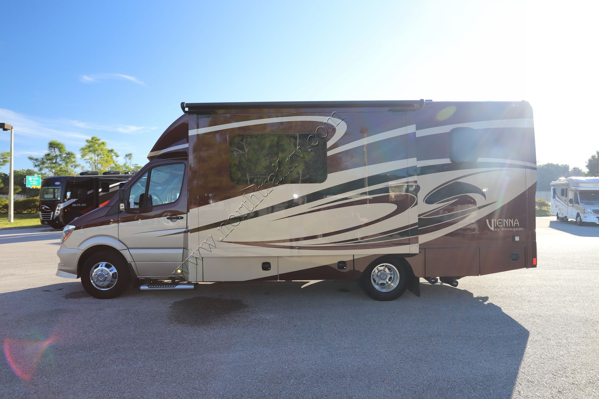 Used 2019 Renegade Rv Vienna 25VUCB Class C  For Sale
