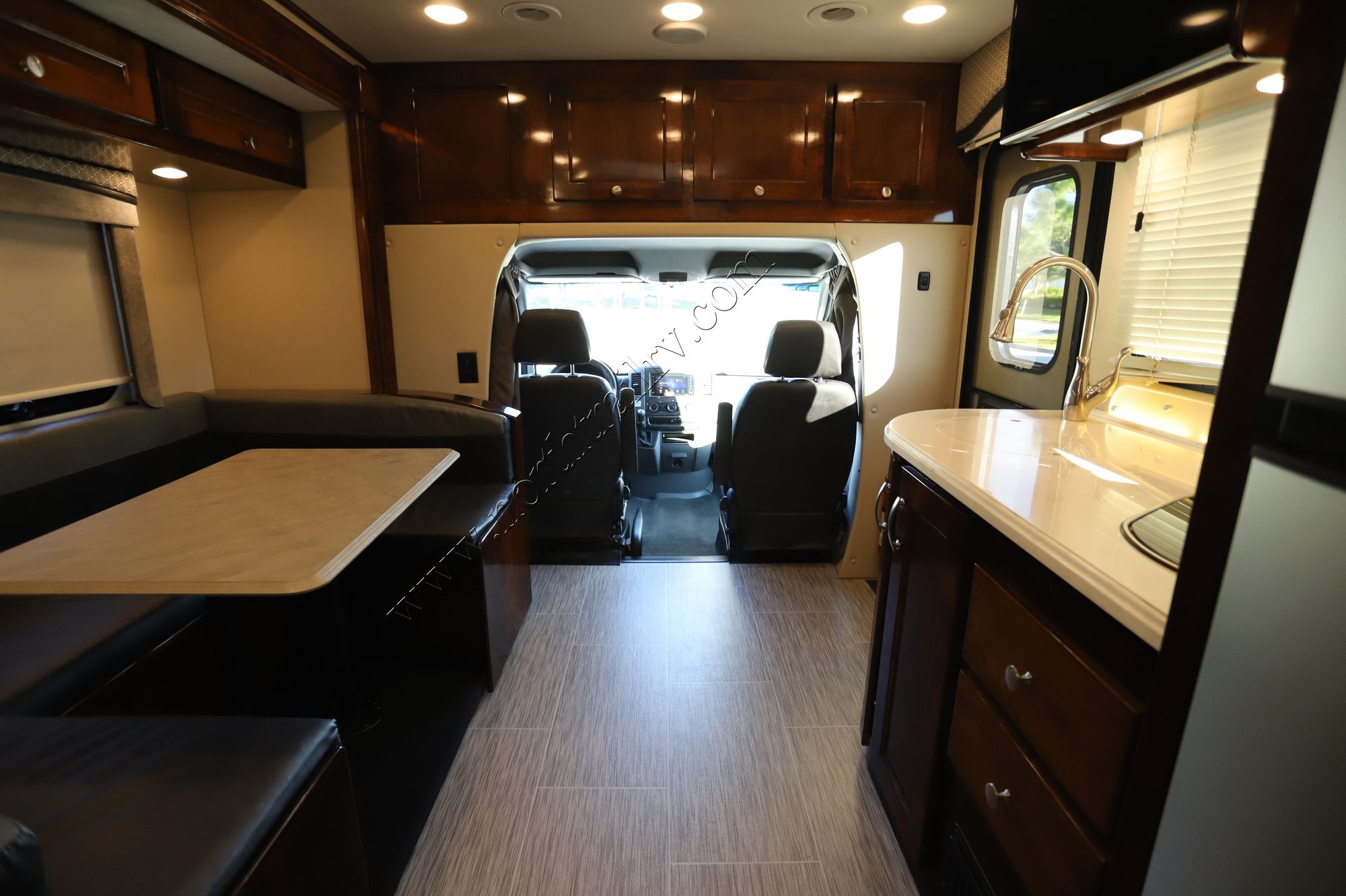 Used 2019 Renegade Rv Vienna 25VUCB Class C  For Sale
