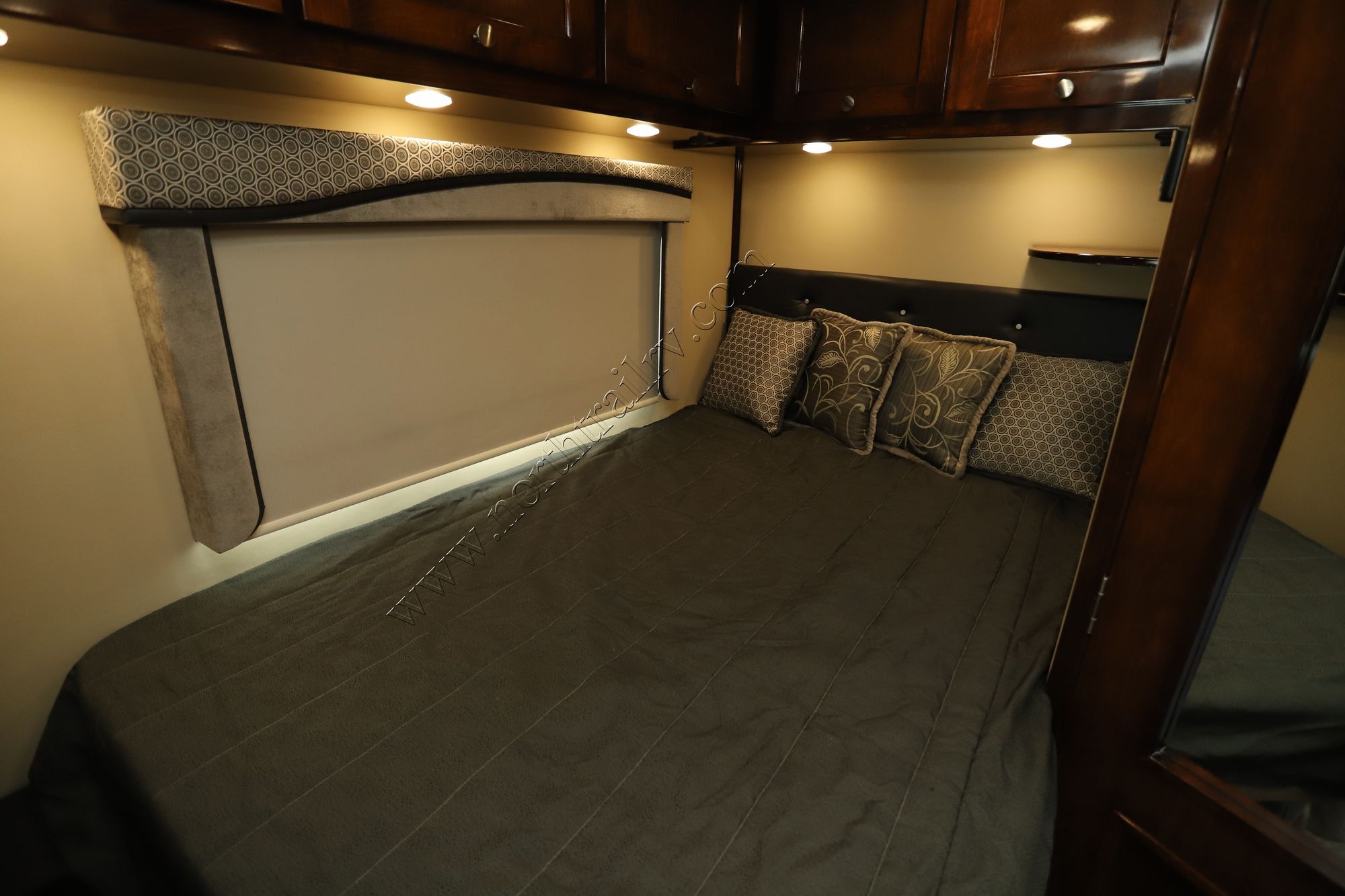 Used 2019 Renegade Rv Vienna 25VUCB Class C  For Sale