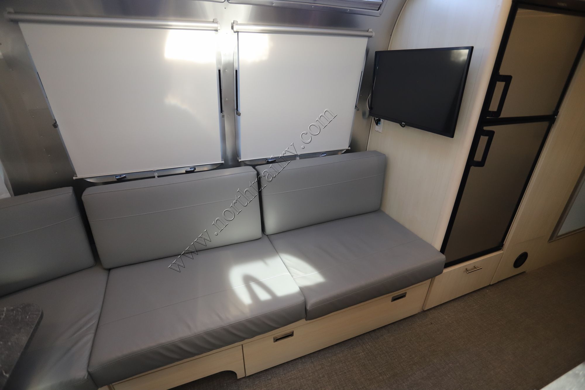 Used 2021 Airstream Flying Cloud 25FBQ Travel Trailer  For Sale