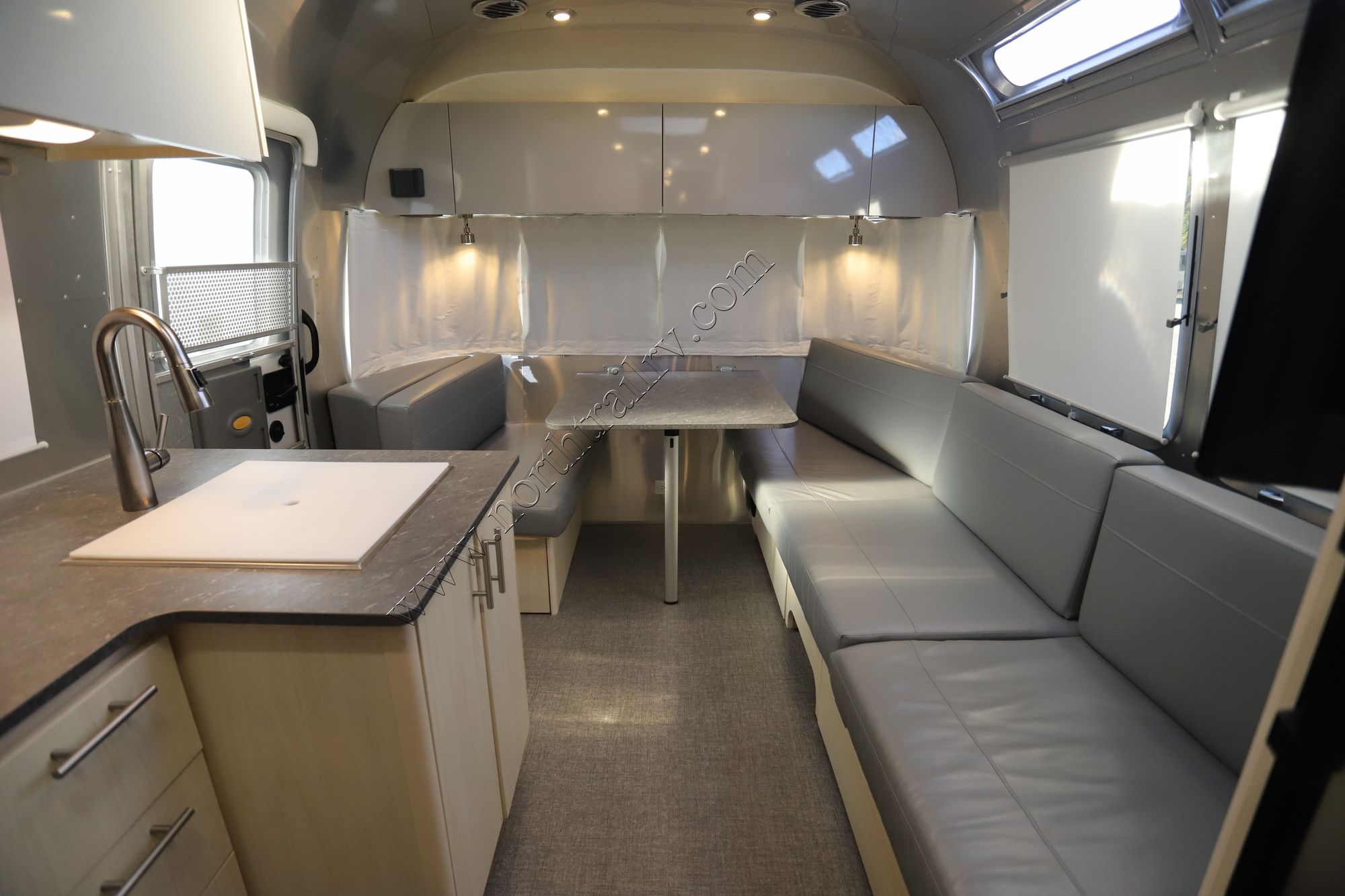 Used 2021 Airstream Flying Cloud 25FBQ Travel Trailer  For Sale