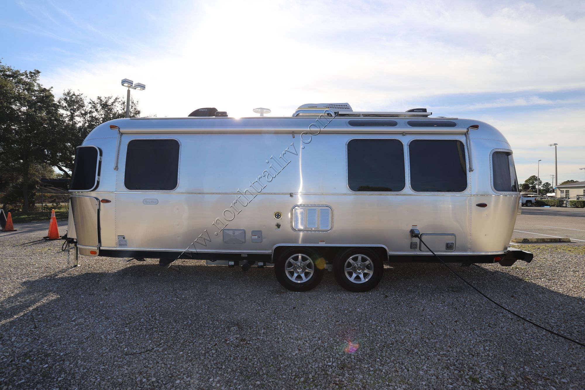 Used 2021 Airstream Flying Cloud 25FBQ Travel Trailer  For Sale