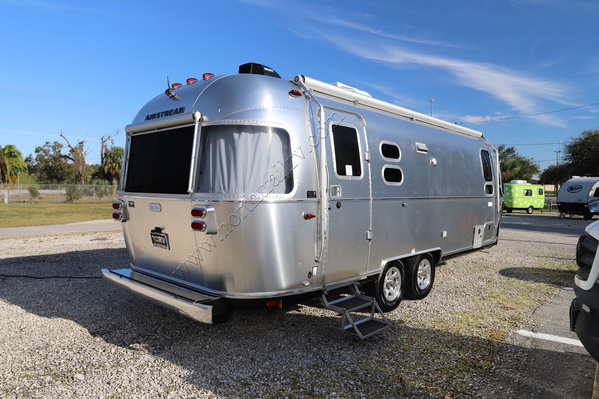 Used 2021 Airstream Flying Cloud 25FBQ Travel Trailer  For Sale