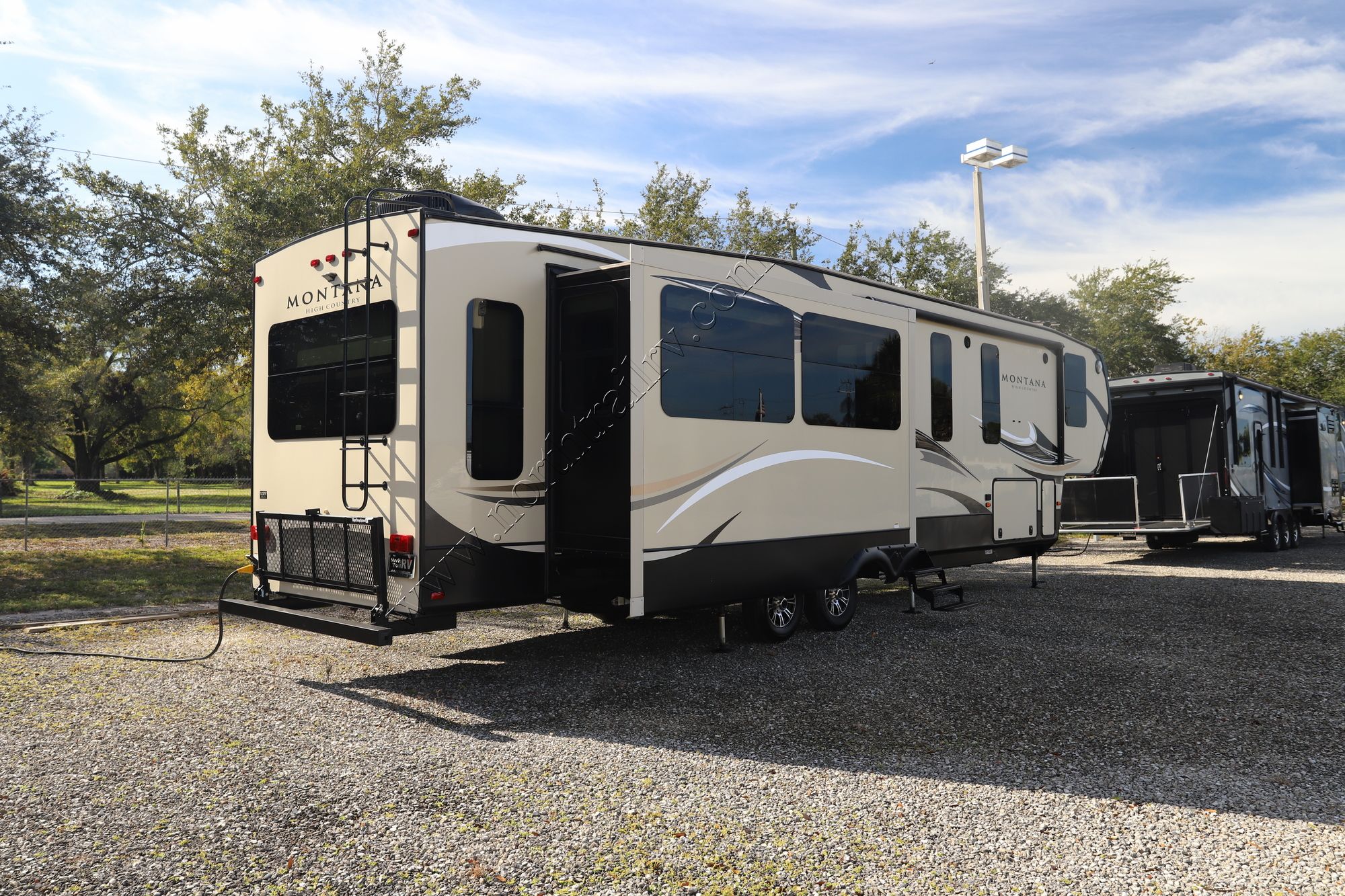 Used 2018 Keystone Montana Hc 370BR Fifth Wheel  For Sale