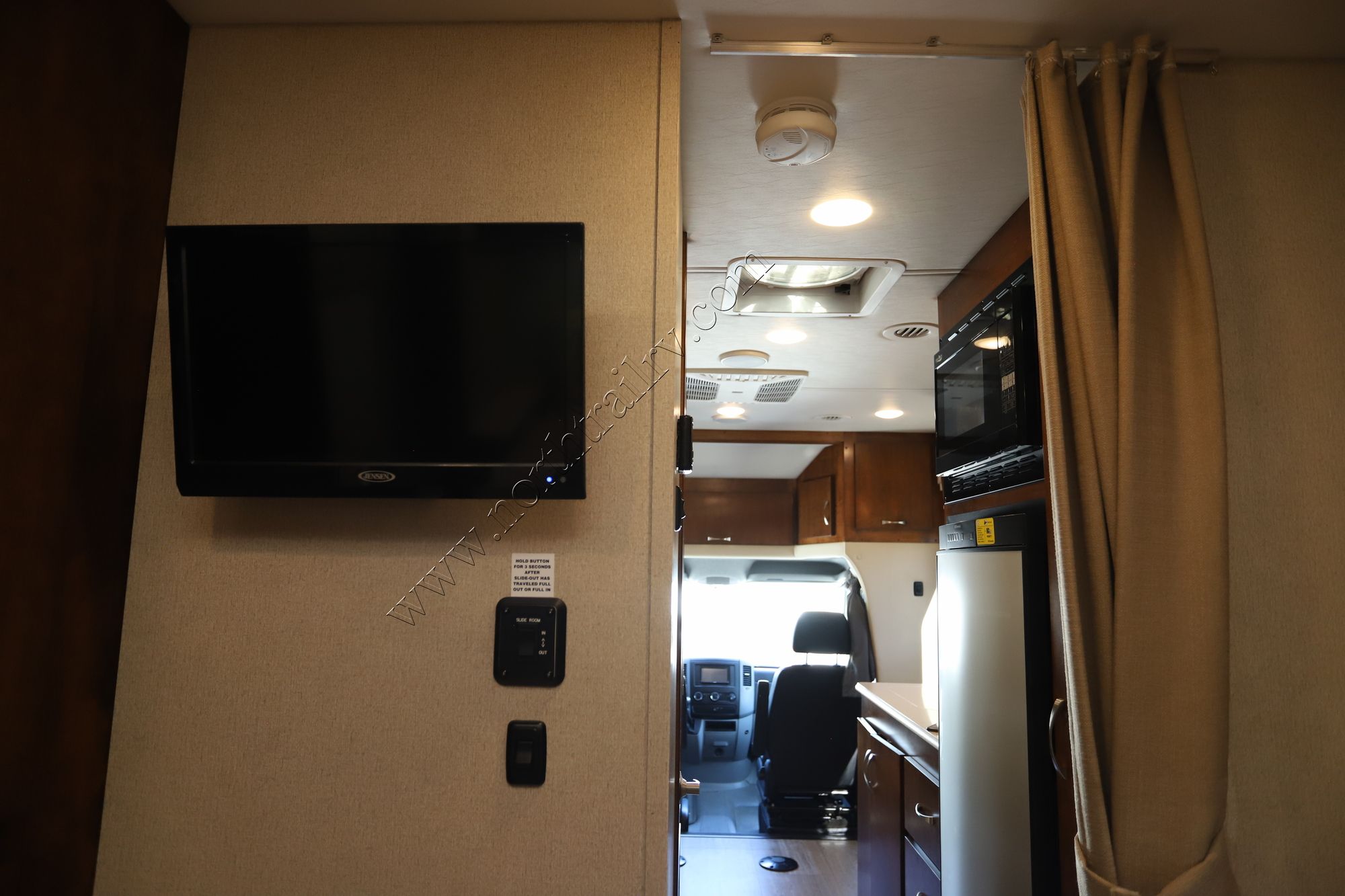 Used 2018 Renegade Rv Villagio 25QRS Class C  For Sale