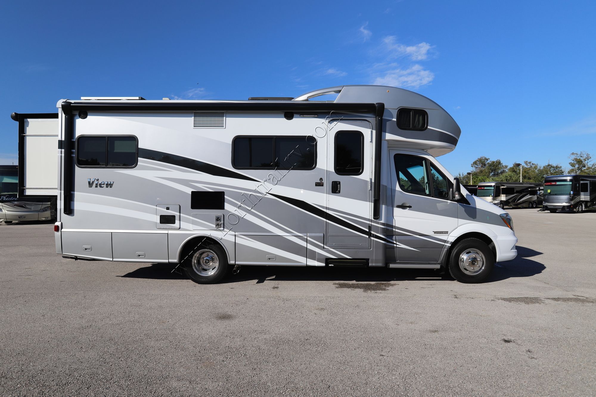 Used 2017 Winnebago View 24G Class C  For Sale