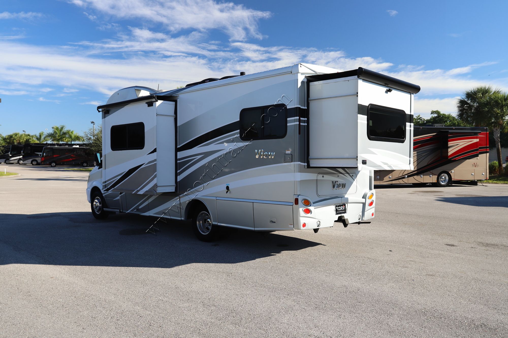 Used 2017 Winnebago View 24G Class C  For Sale