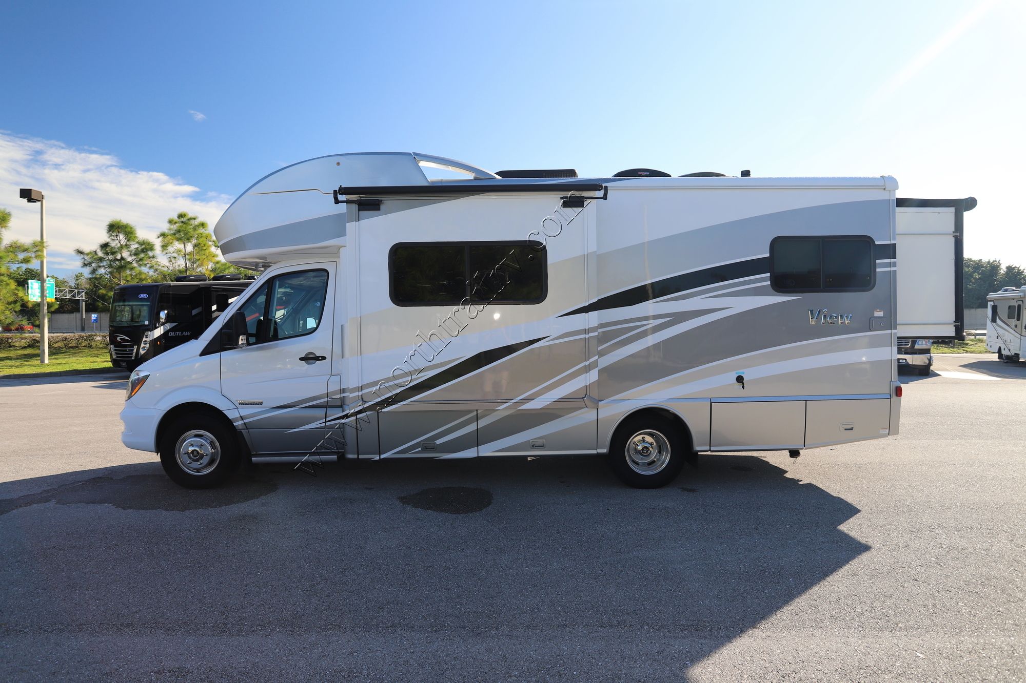 Used 2017 Winnebago View 24G Class C  For Sale