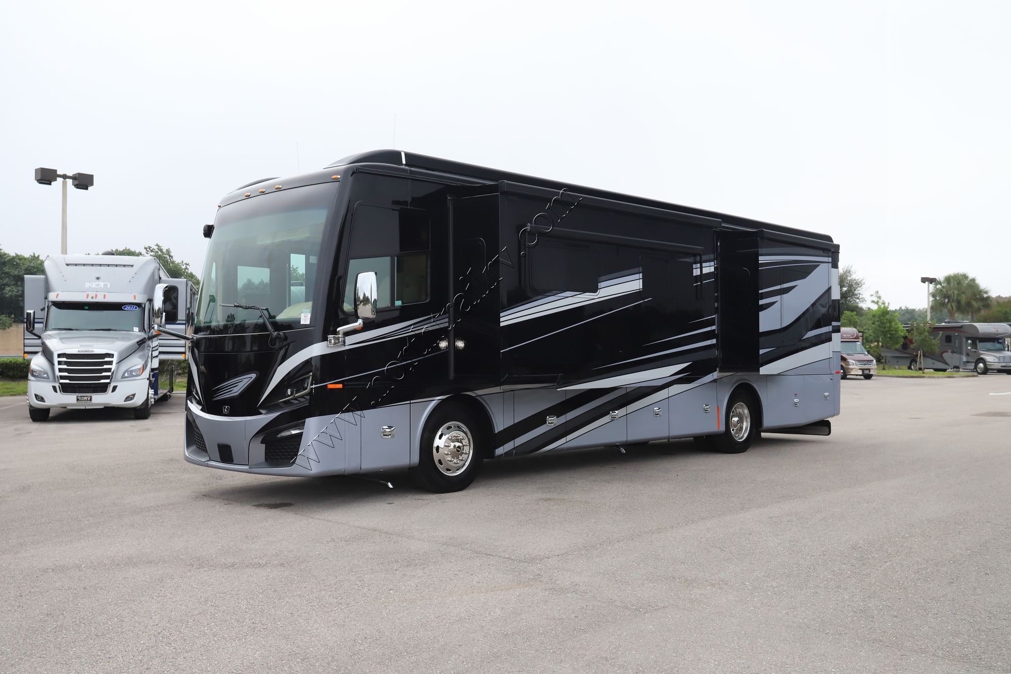 New 2022 Tiffin Motor Homes Phaeton 37BH Class A  For Sale