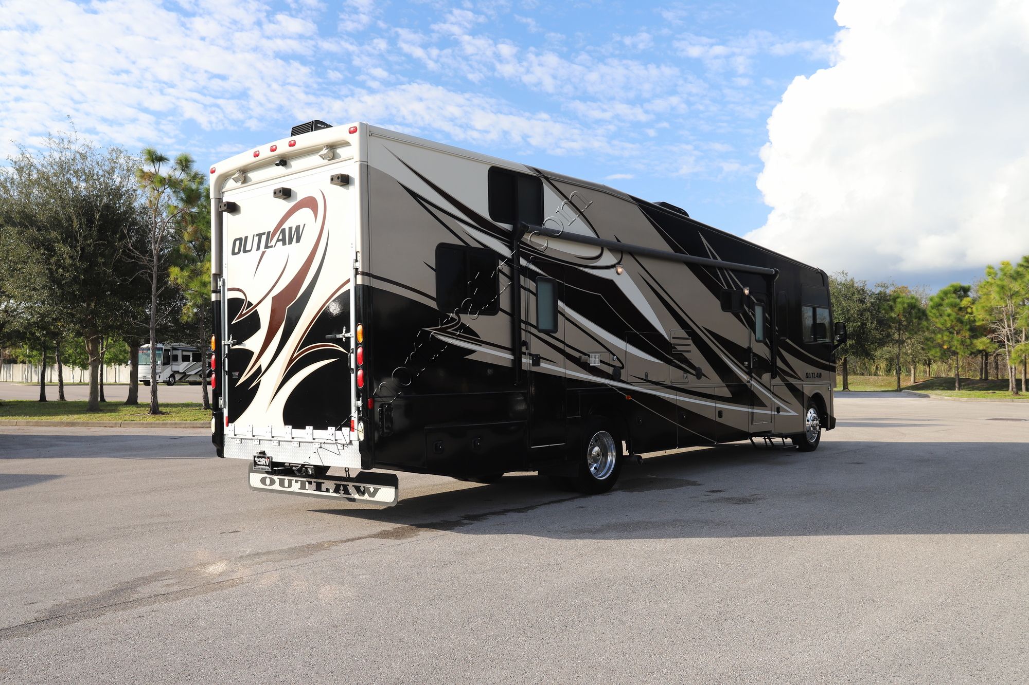 Used 2014 Thor Outlaw 37LS Class A  For Sale