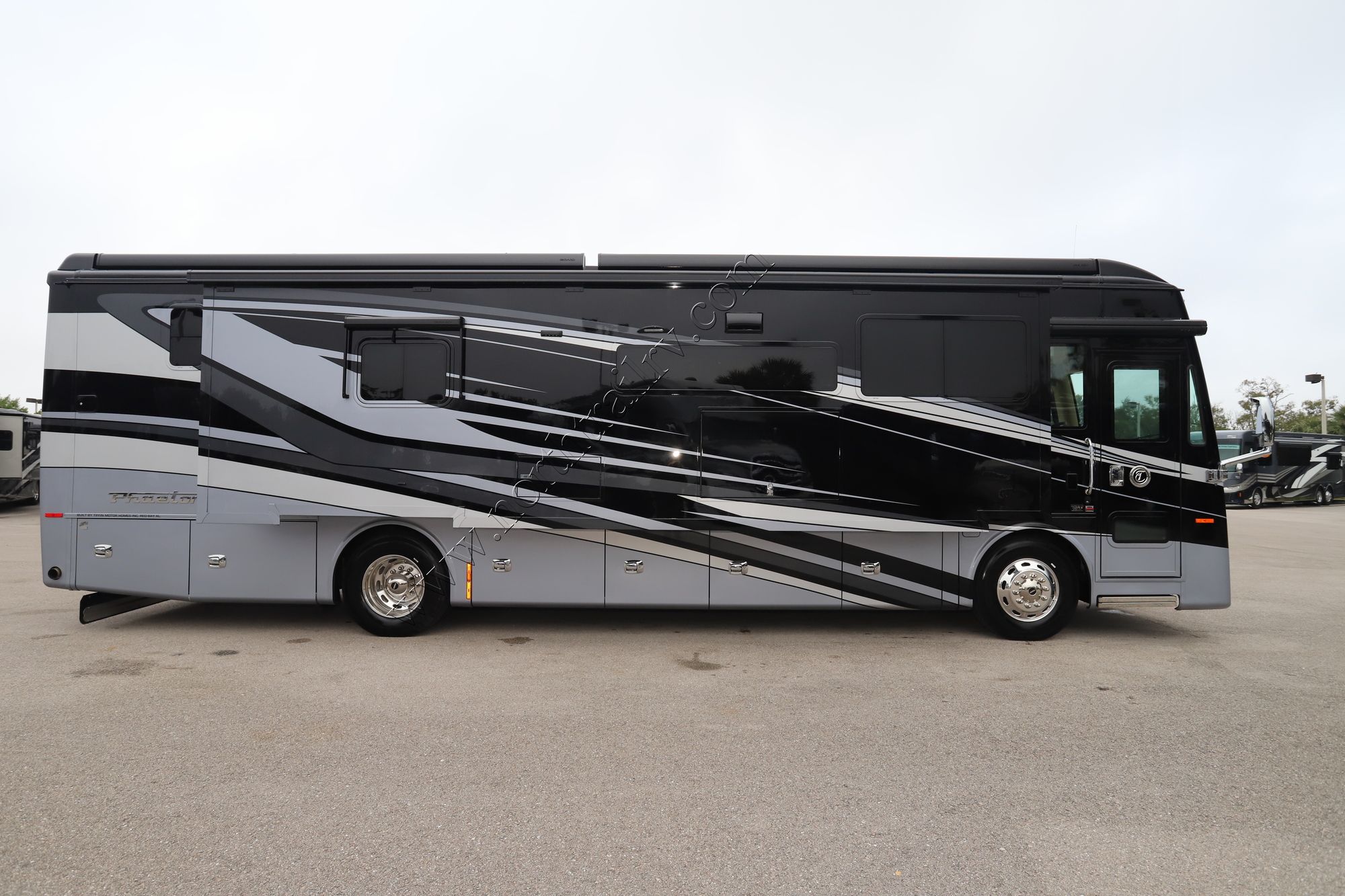 New 2022 Tiffin Motor Homes Phaeton 37BH Class A  For Sale