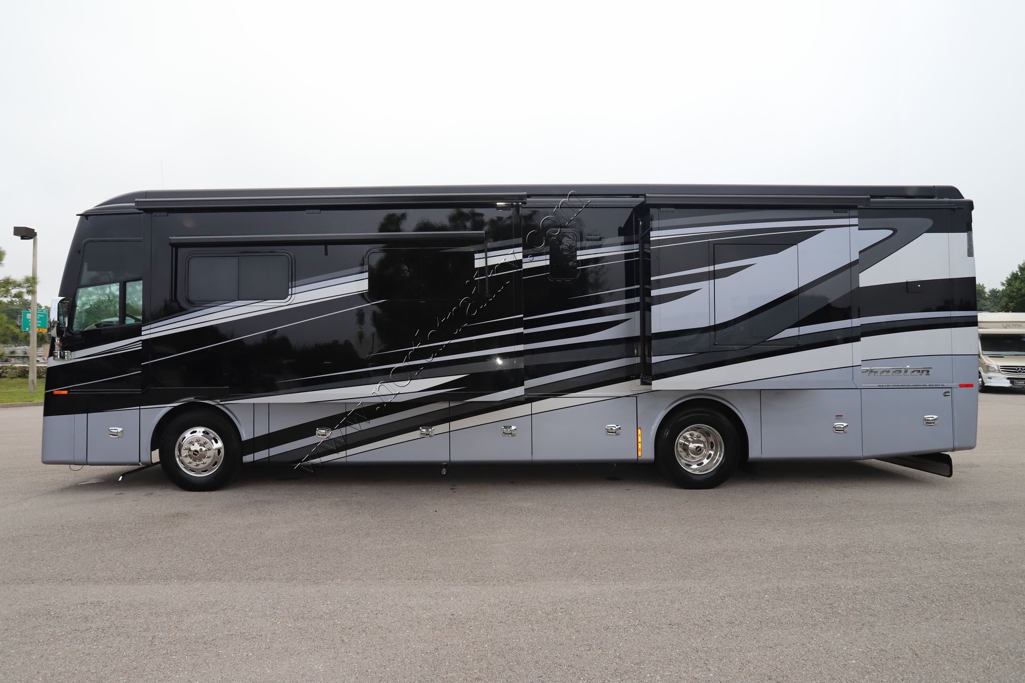 New 2022 Tiffin Motor Homes Phaeton 37BH Class A  For Sale