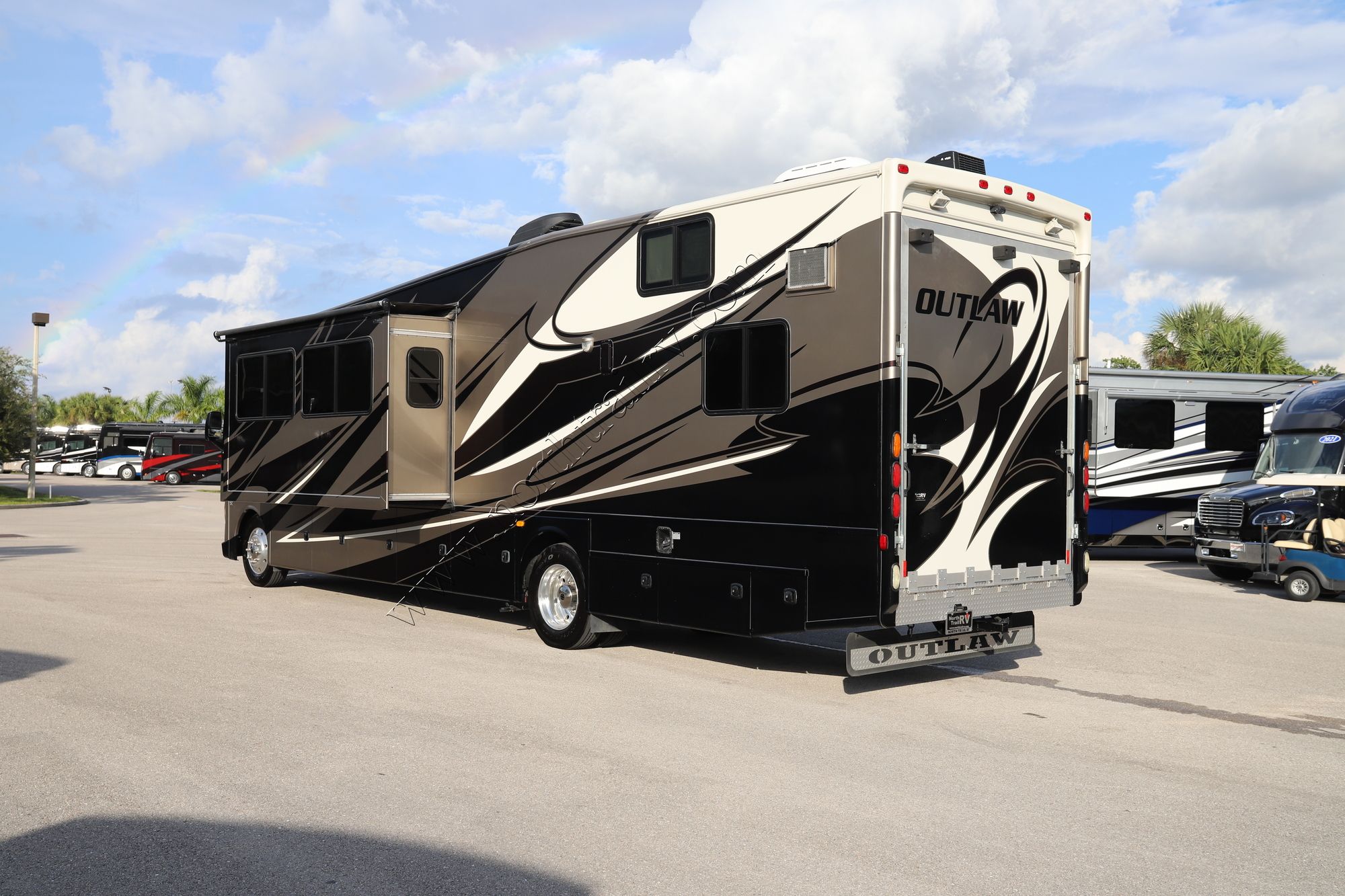 Used 2014 Thor Outlaw 37LS Class A  For Sale