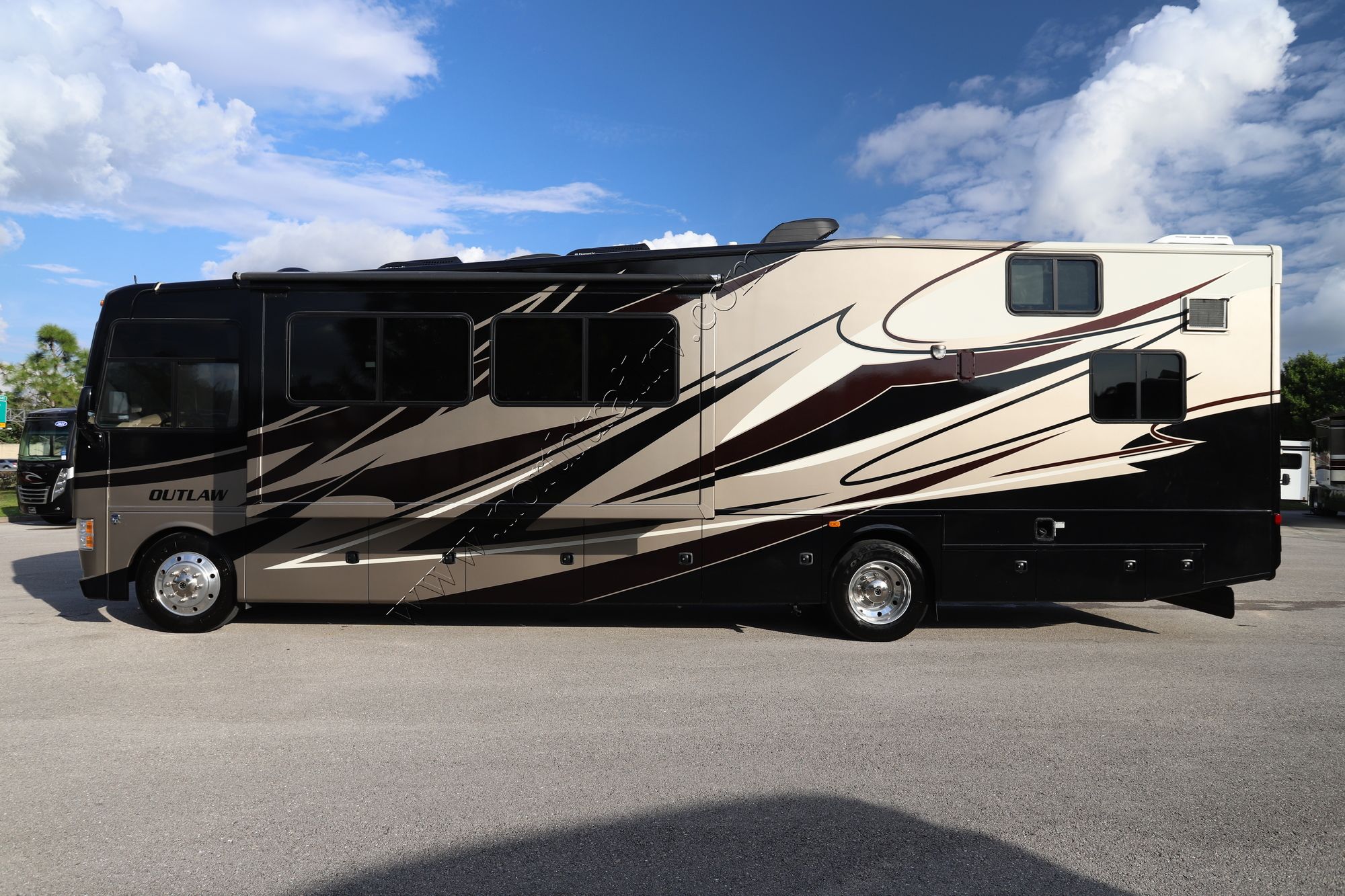 Used 2014 Thor Outlaw 37LS Class A  For Sale