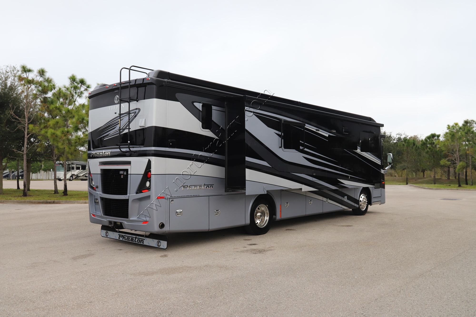 New 2022 Tiffin Motor Homes Phaeton 37BH Class A  For Sale