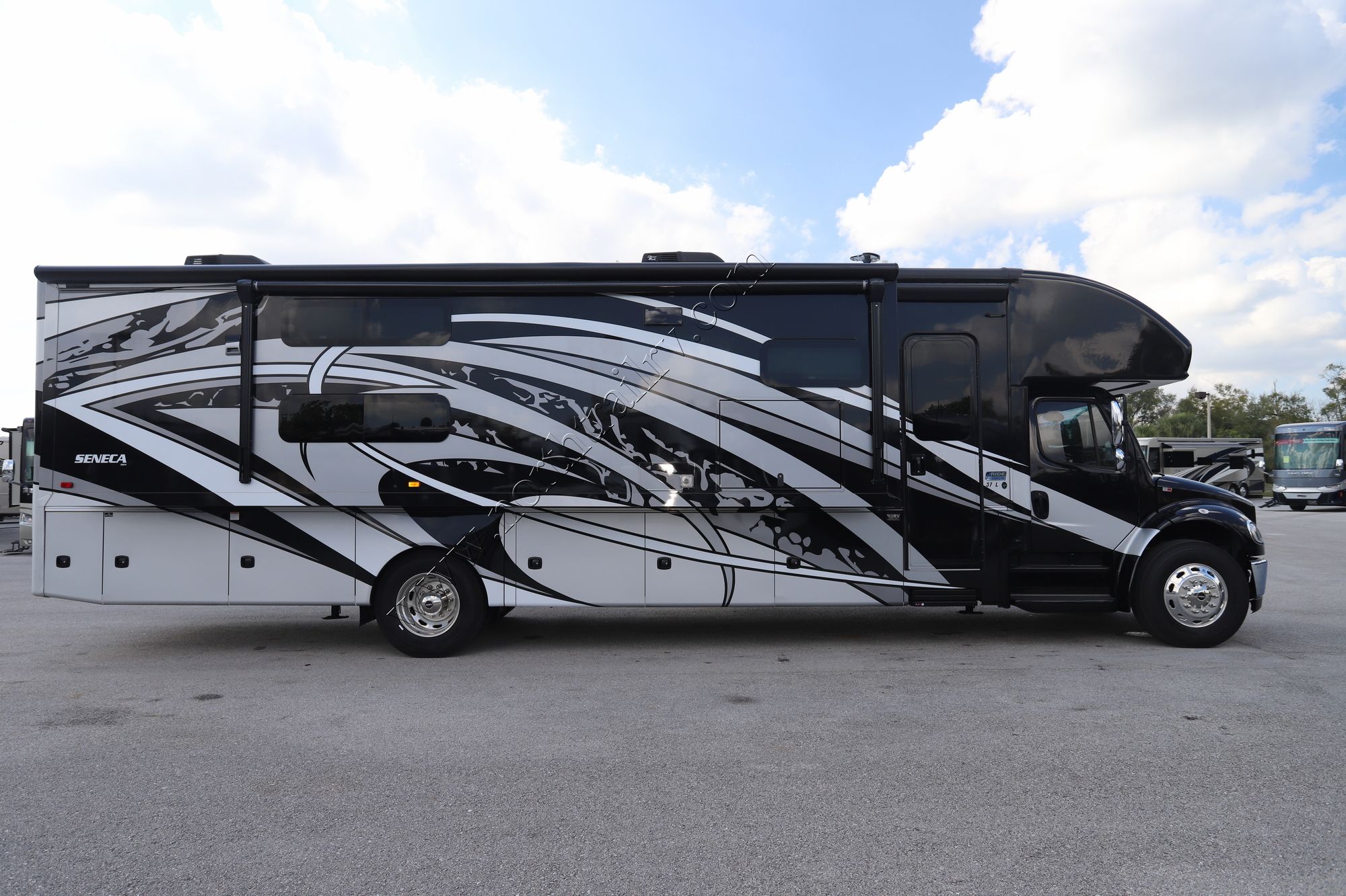 Used 2021 Jayco Seneca 37L Super C  For Sale