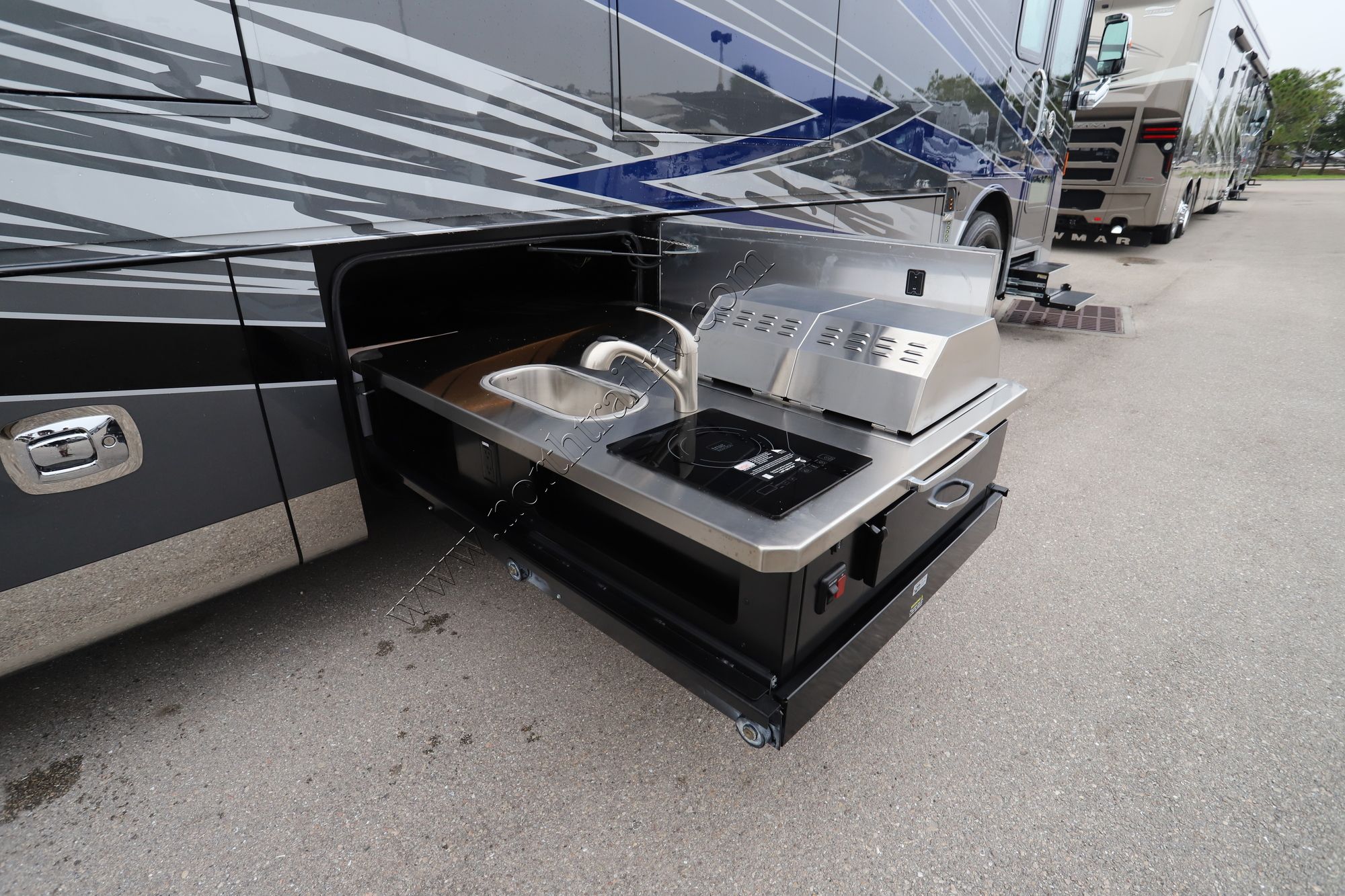 New 2022 Tiffin Motor Homes Zephyr 45PZ Class A  For Sale