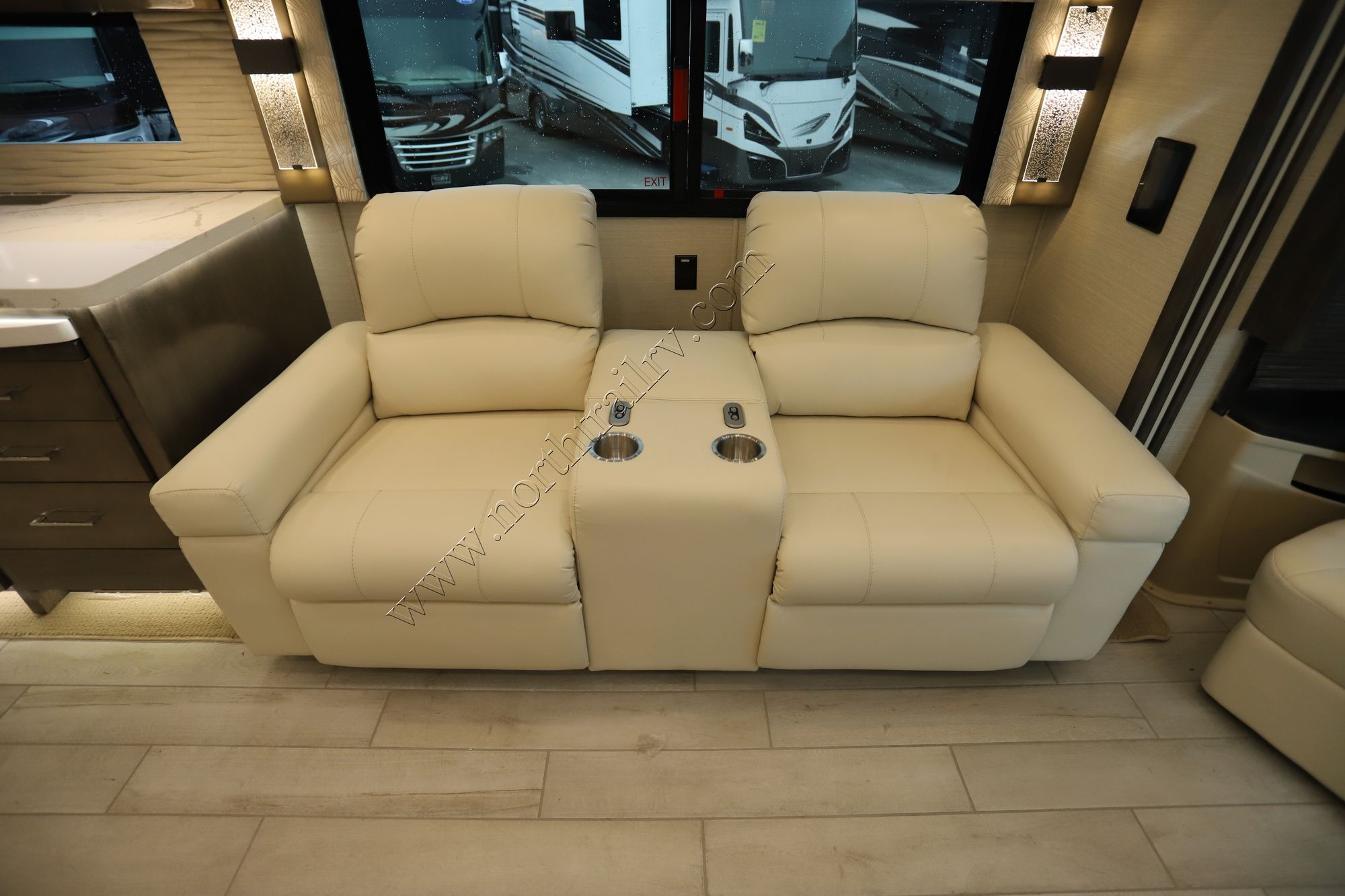 New 2022 Tiffin Motor Homes Zephyr 45PZ Class A  For Sale