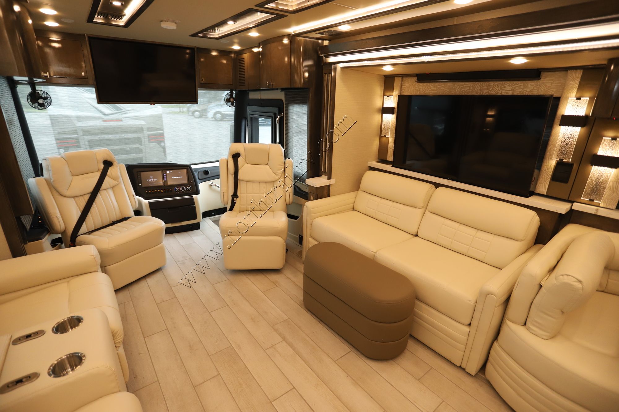 New 2022 Tiffin Motor Homes Zephyr 45PZ Class A  For Sale