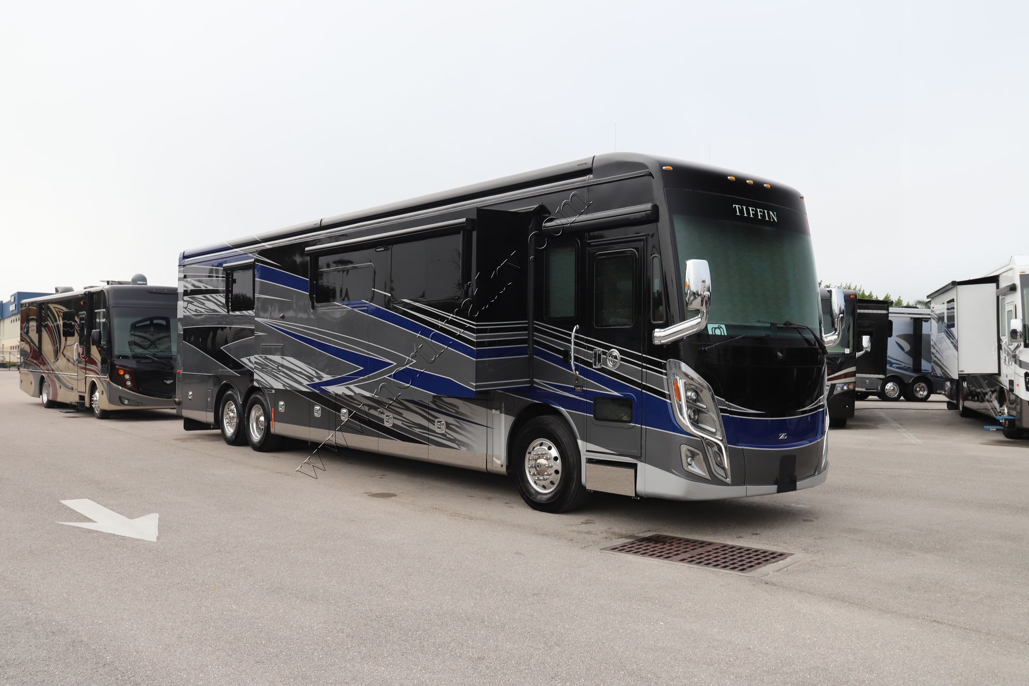 New 2022 Tiffin Motor Homes Zephyr 45PZ Class A  For Sale