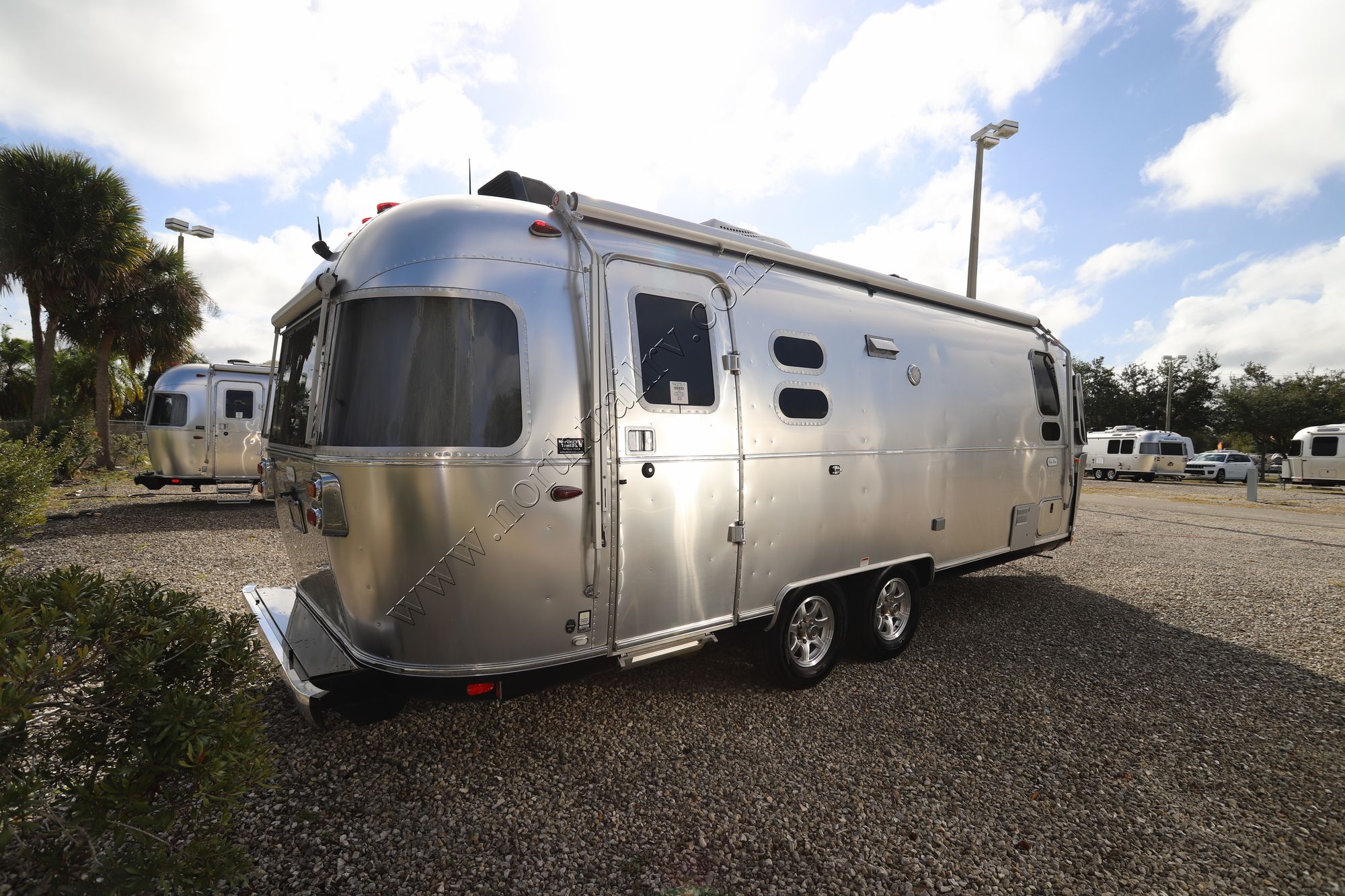 Used 2020 Airstream Flying Cloud 25FBQ Travel Trailer  For Sale