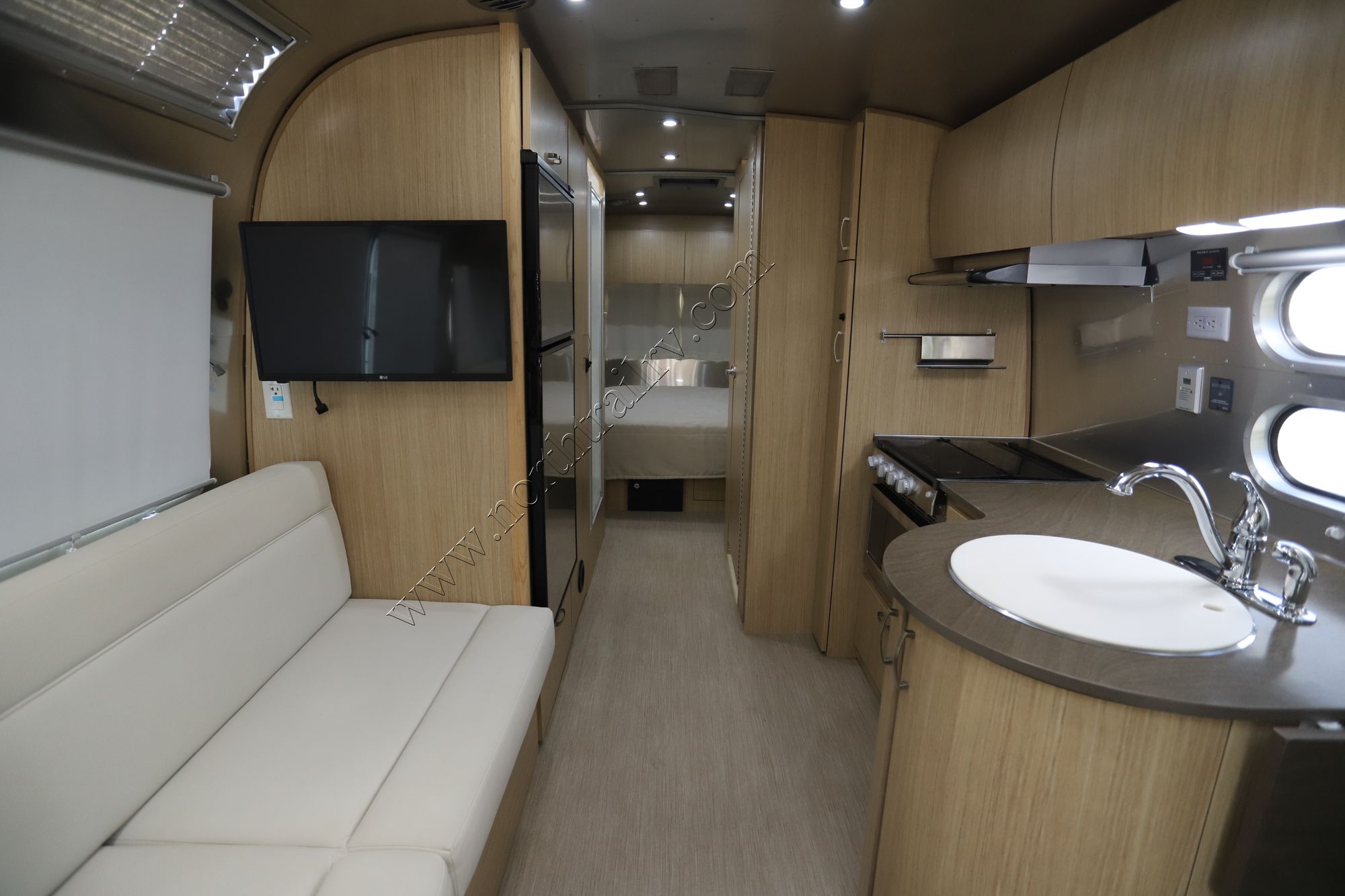 Used 2020 Airstream Flying Cloud 25FBQ Travel Trailer  For Sale