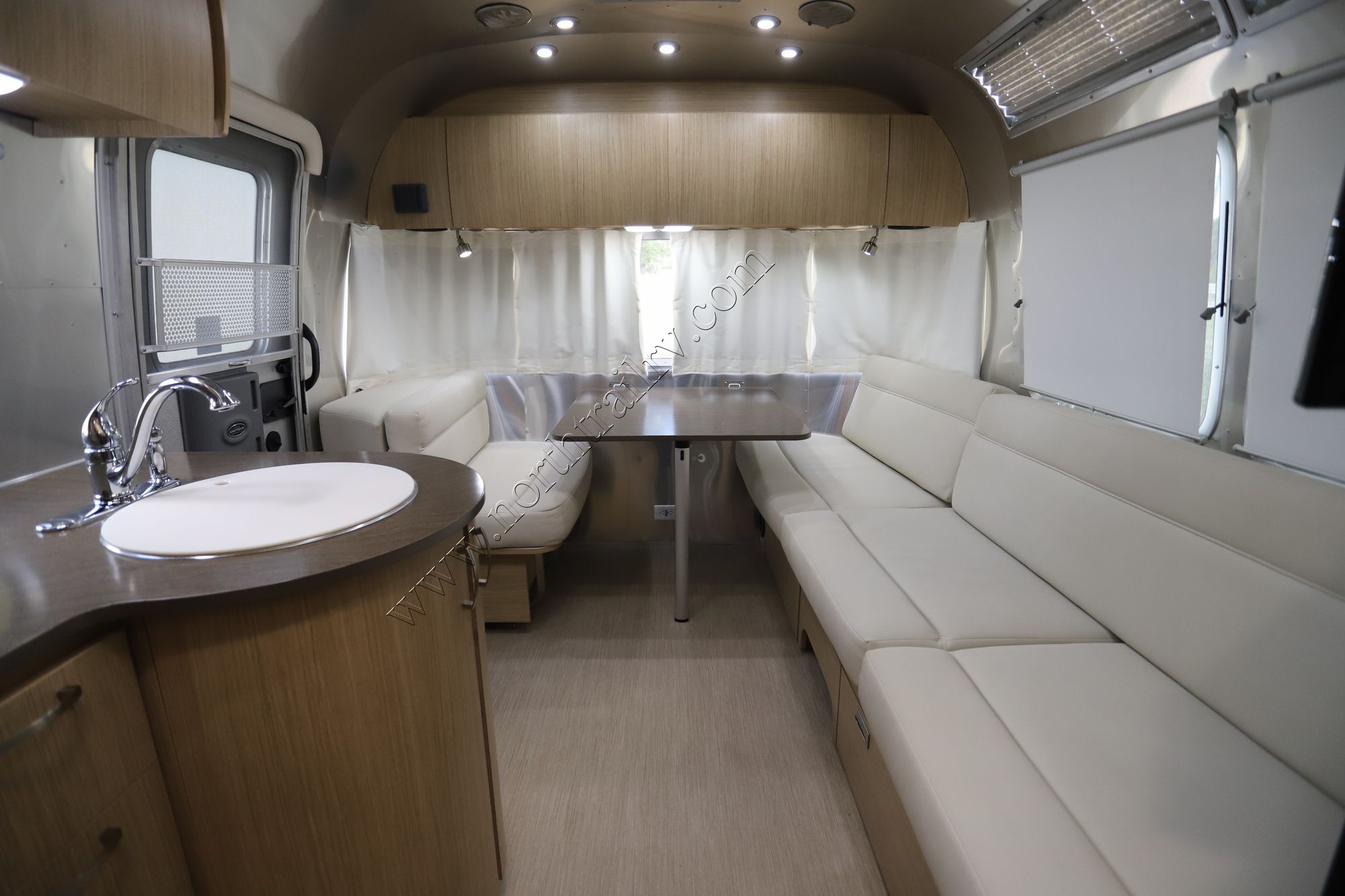 Used 2020 Airstream Flying Cloud 25FBQ Travel Trailer  For Sale