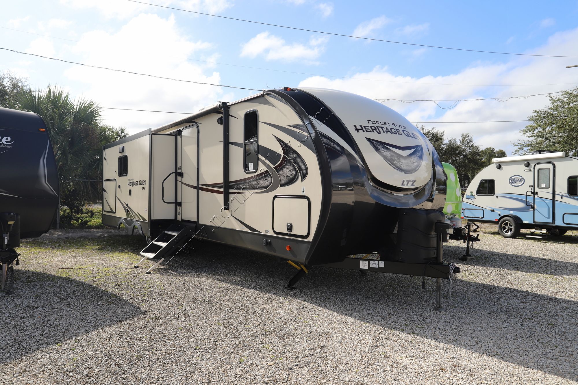 Used 2020 Forest River Heritage Glen 273RL Travel Trailer  For Sale