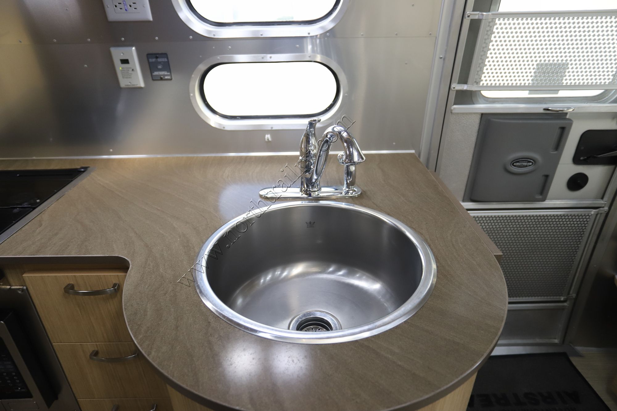 Used 2020 Airstream Flying Cloud 25FBQ Travel Trailer  For Sale