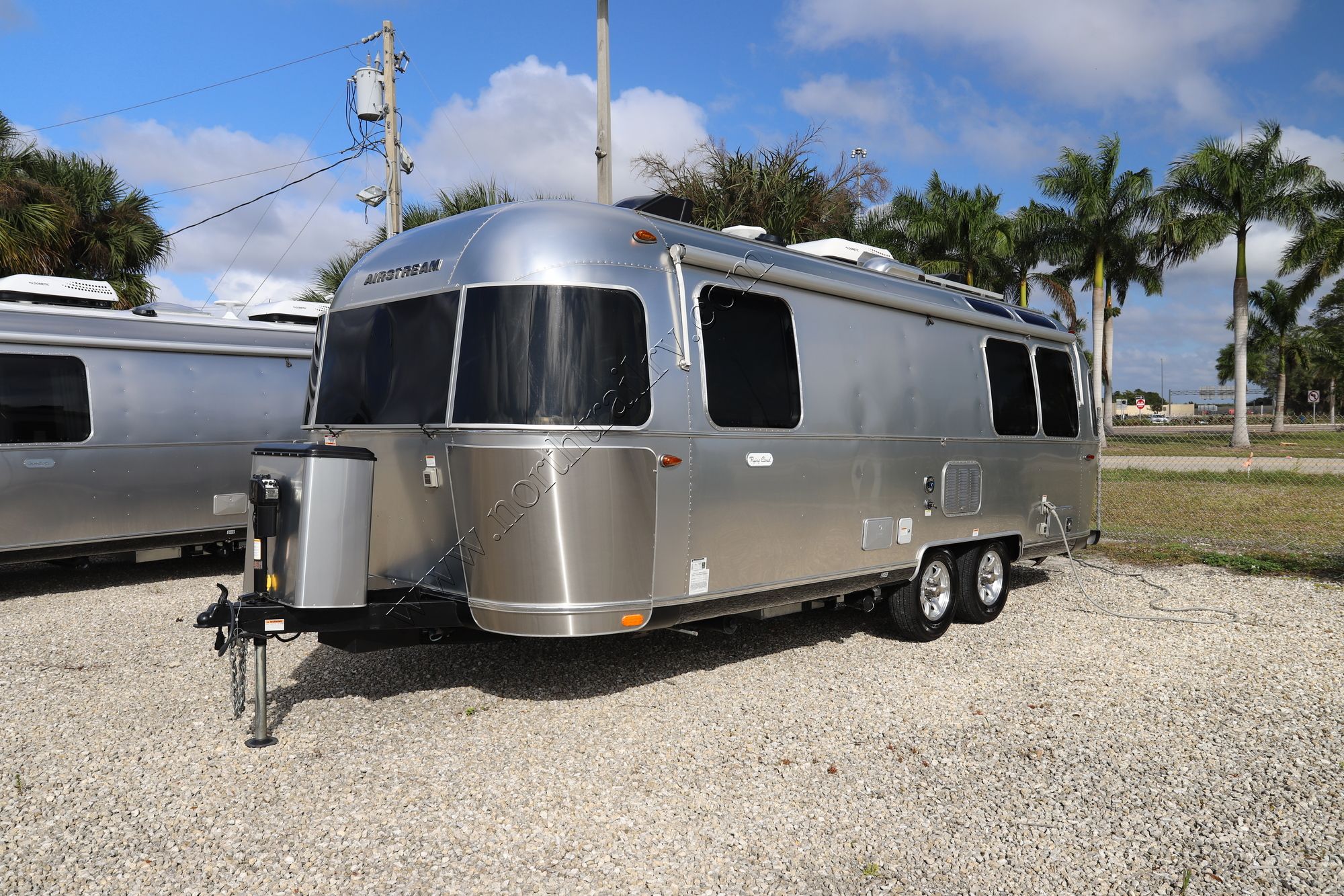 Used 2020 Airstream Flying Cloud 25FBQ Travel Trailer  For Sale