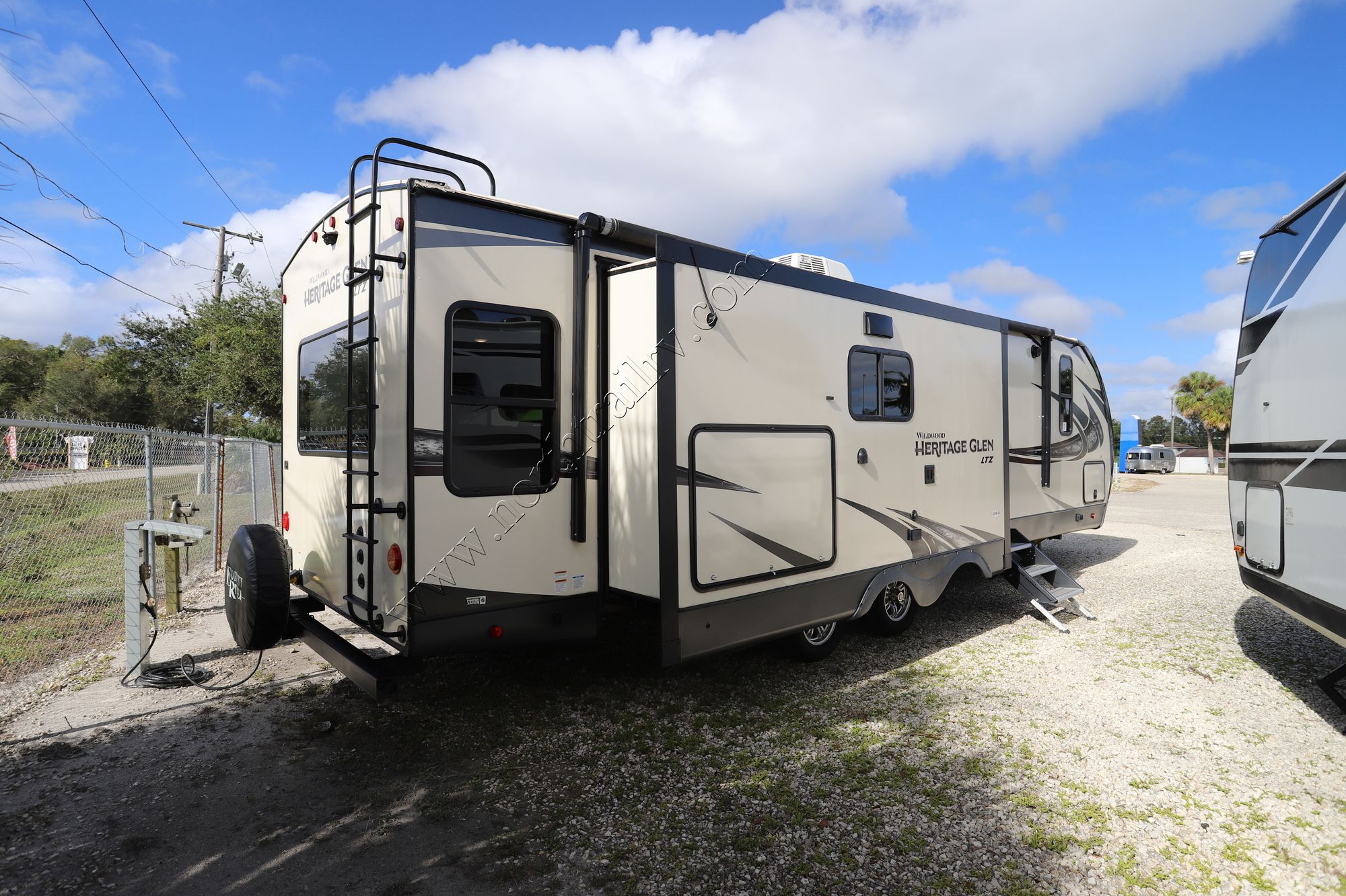 Used 2020 Forest River Heritage Glen 273RL Travel Trailer  For Sale