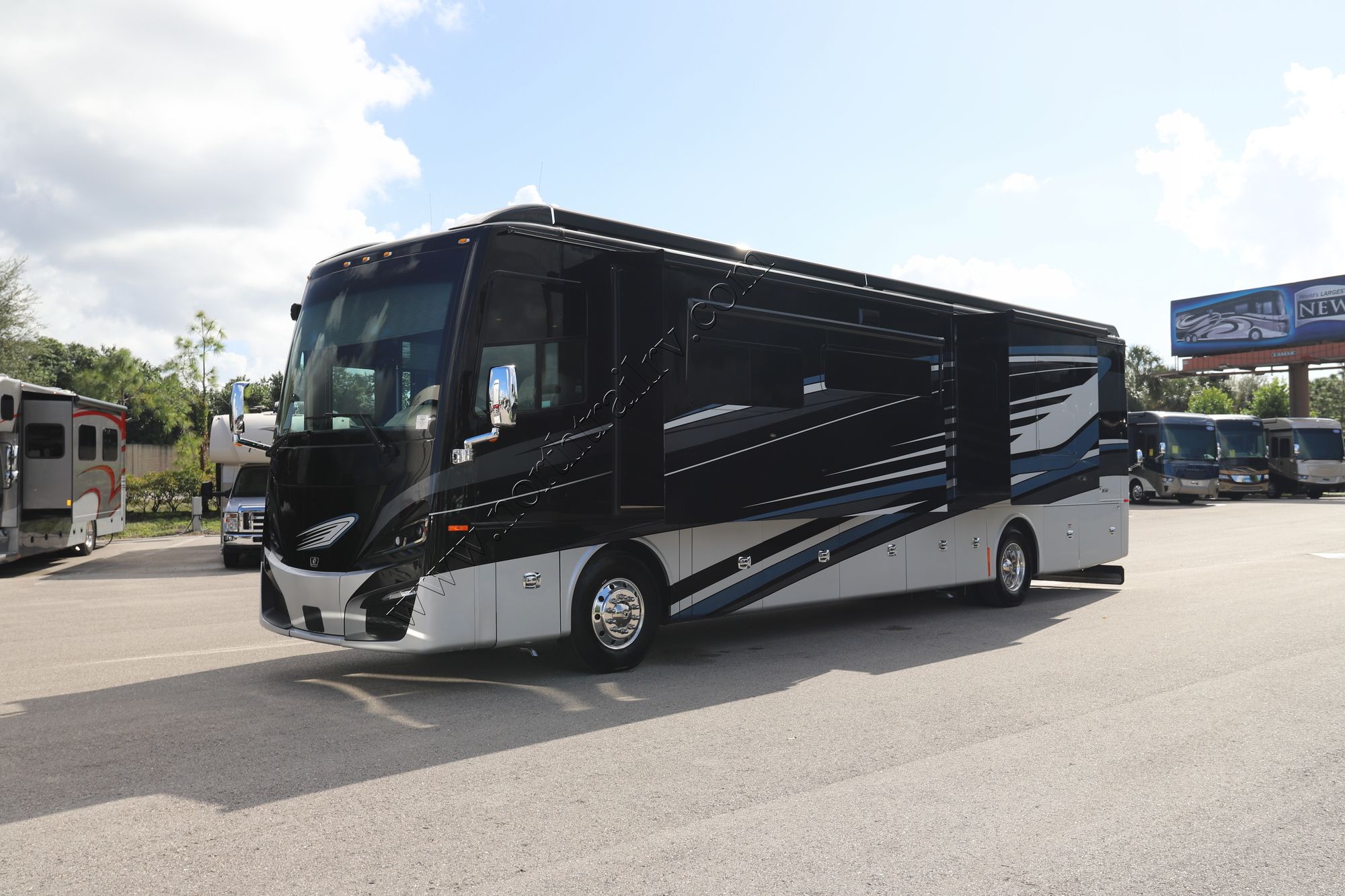 New 2022 Tiffin Motor Homes Phaeton 40IH Class A  For Sale